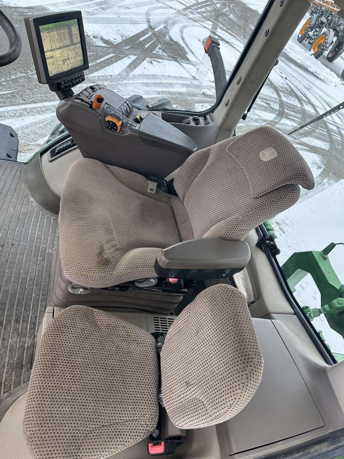 2014 John Deere 8320R Image 9