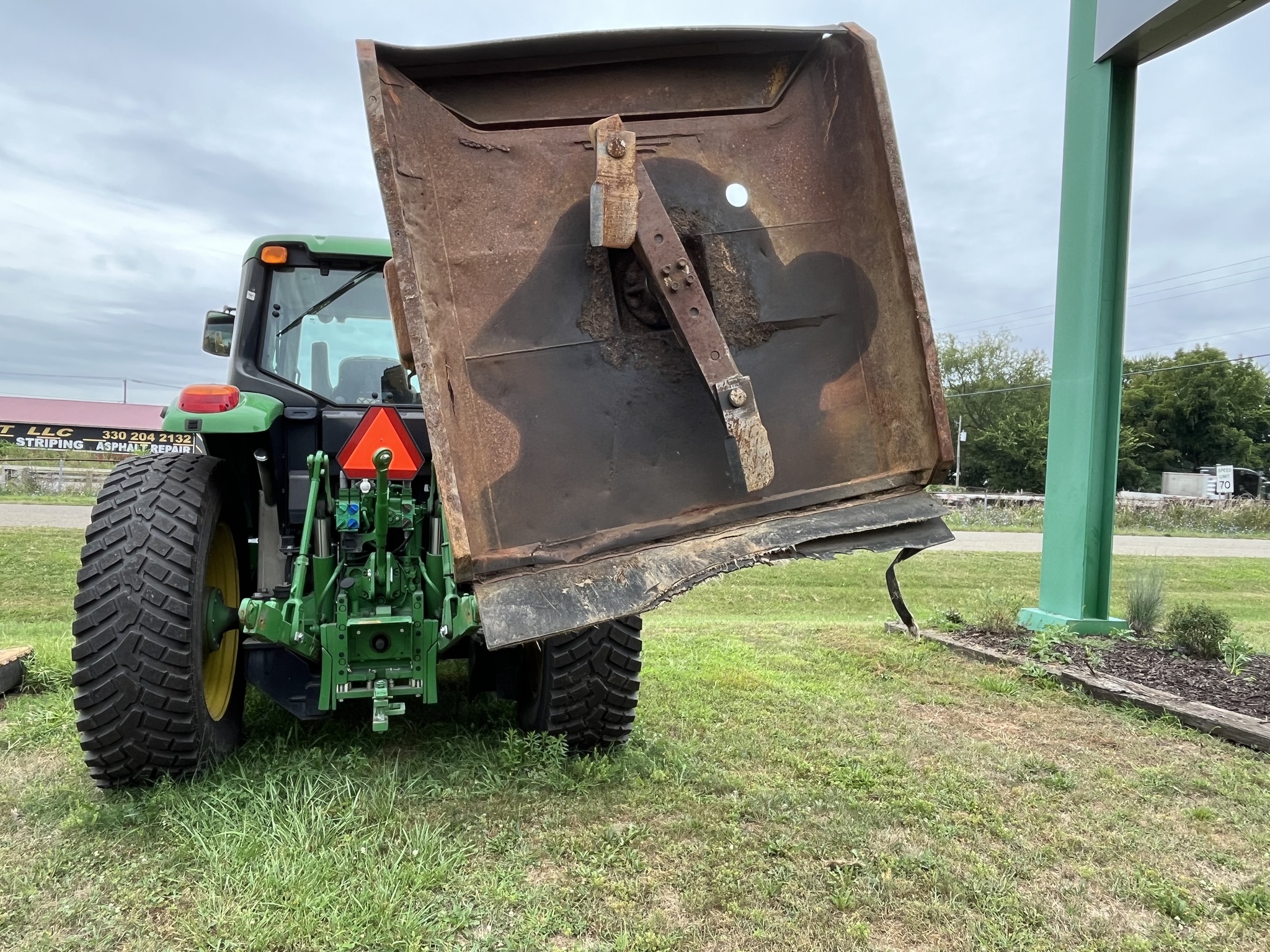 2018 John Deere 6145M Image 4