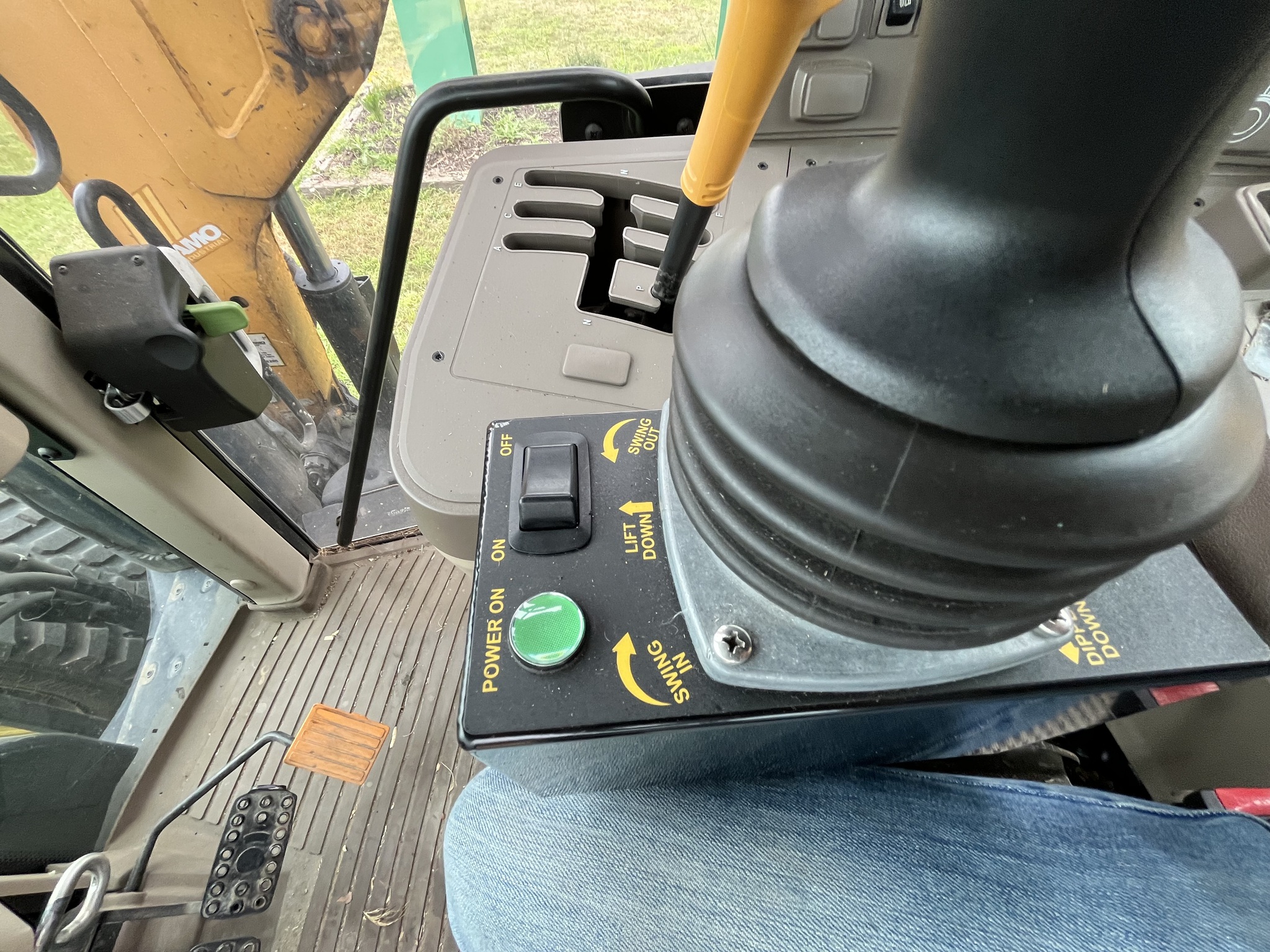 2018 John Deere 6145M Image 10