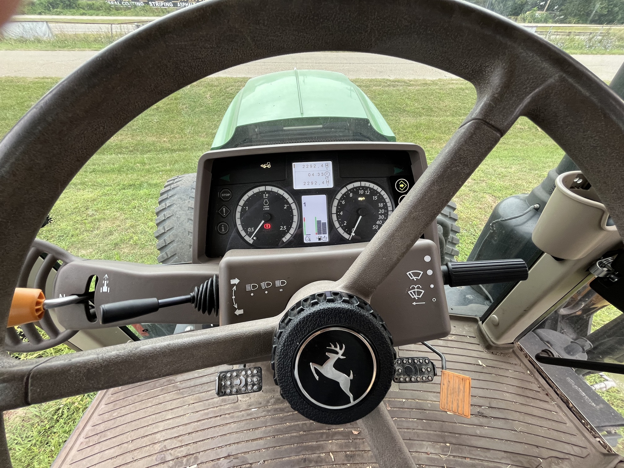 2018 John Deere 6145M Image 11