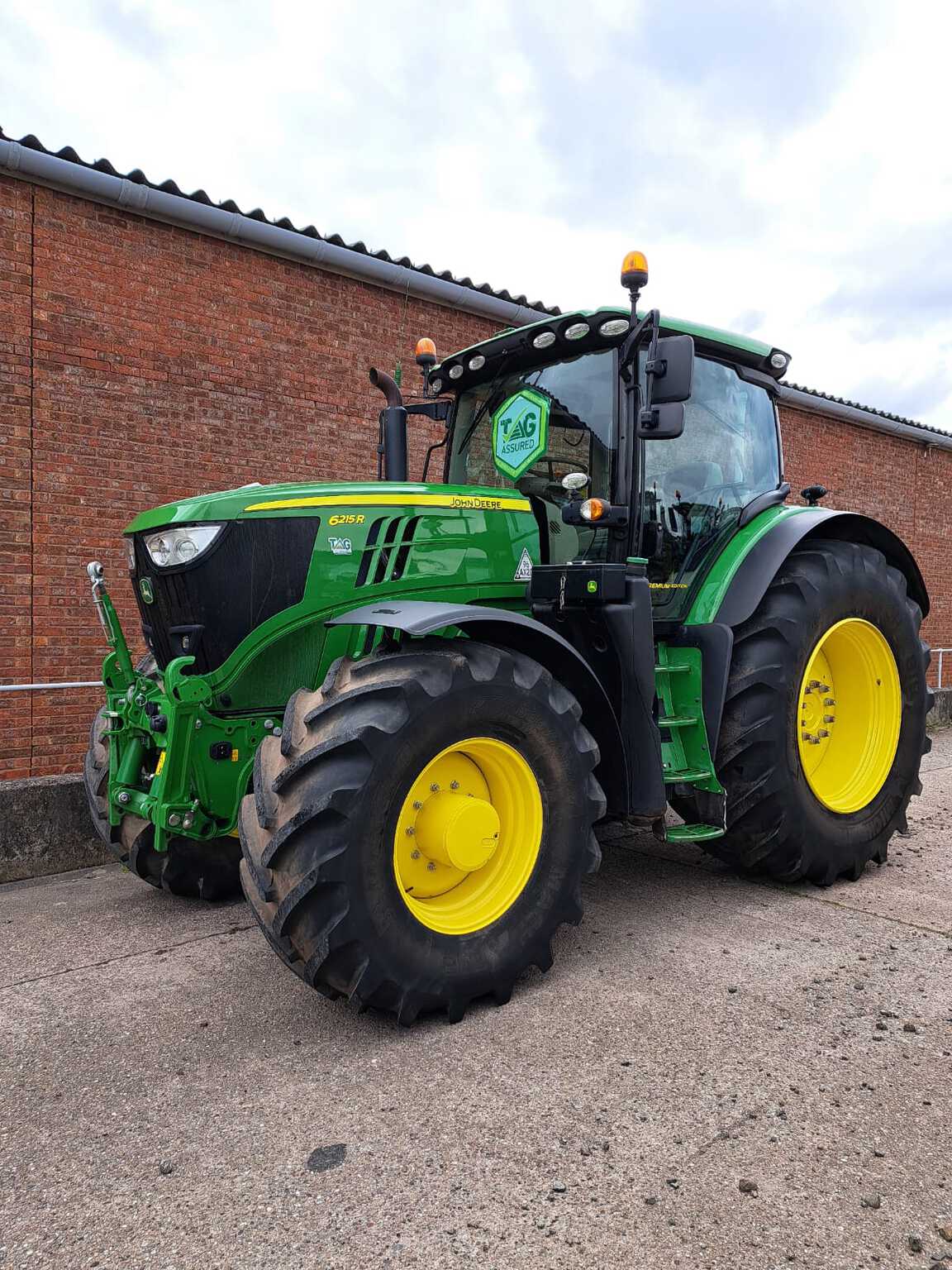 2022 John Deere 6215R