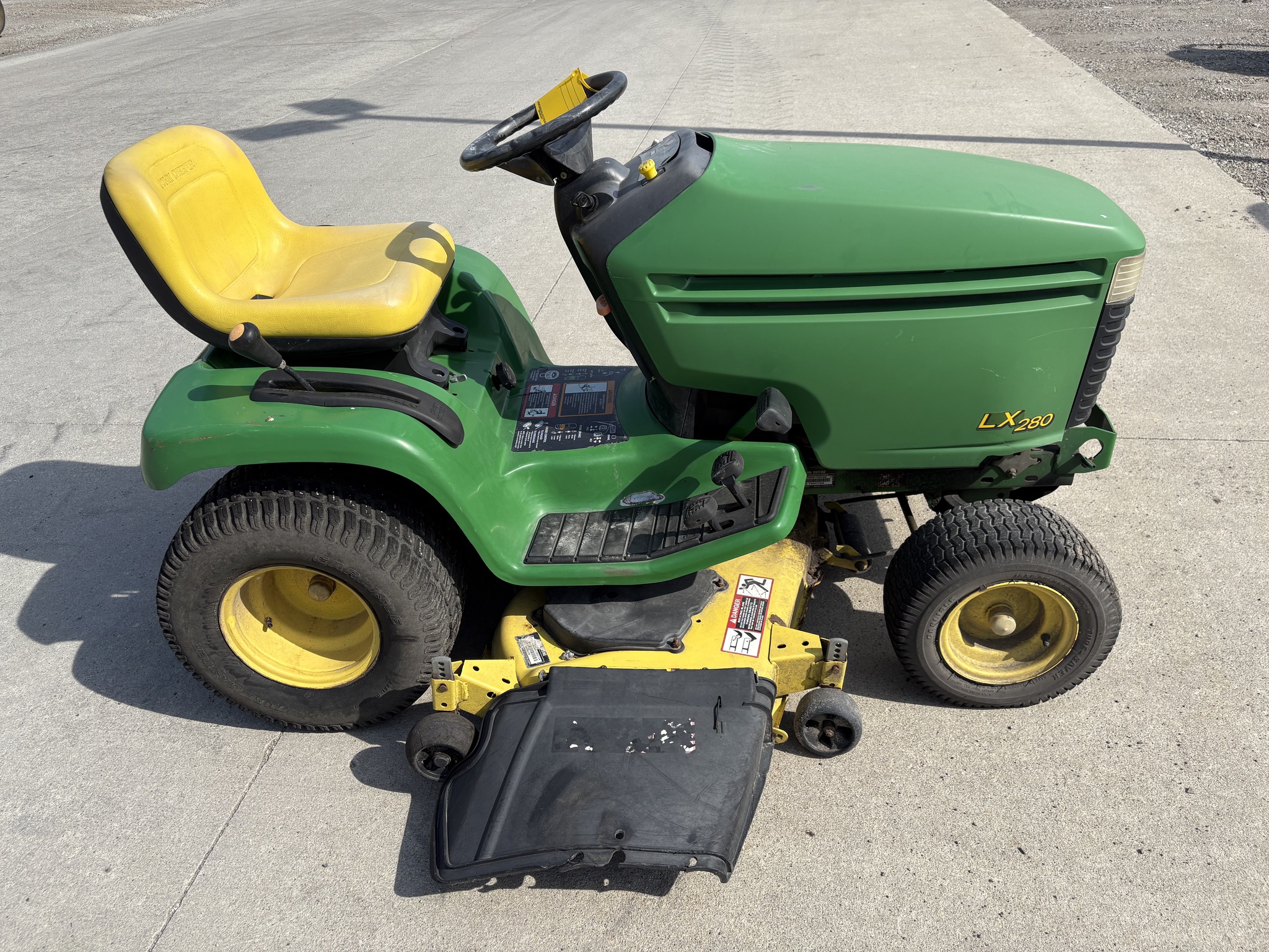 2004 John Deere LX280 Image 4