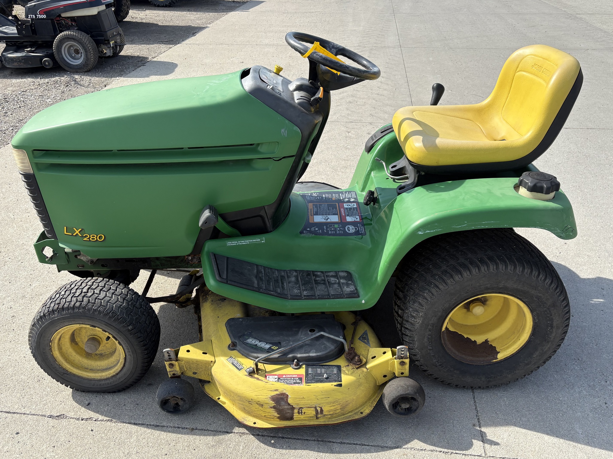 2004 John Deere LX280 Image 8