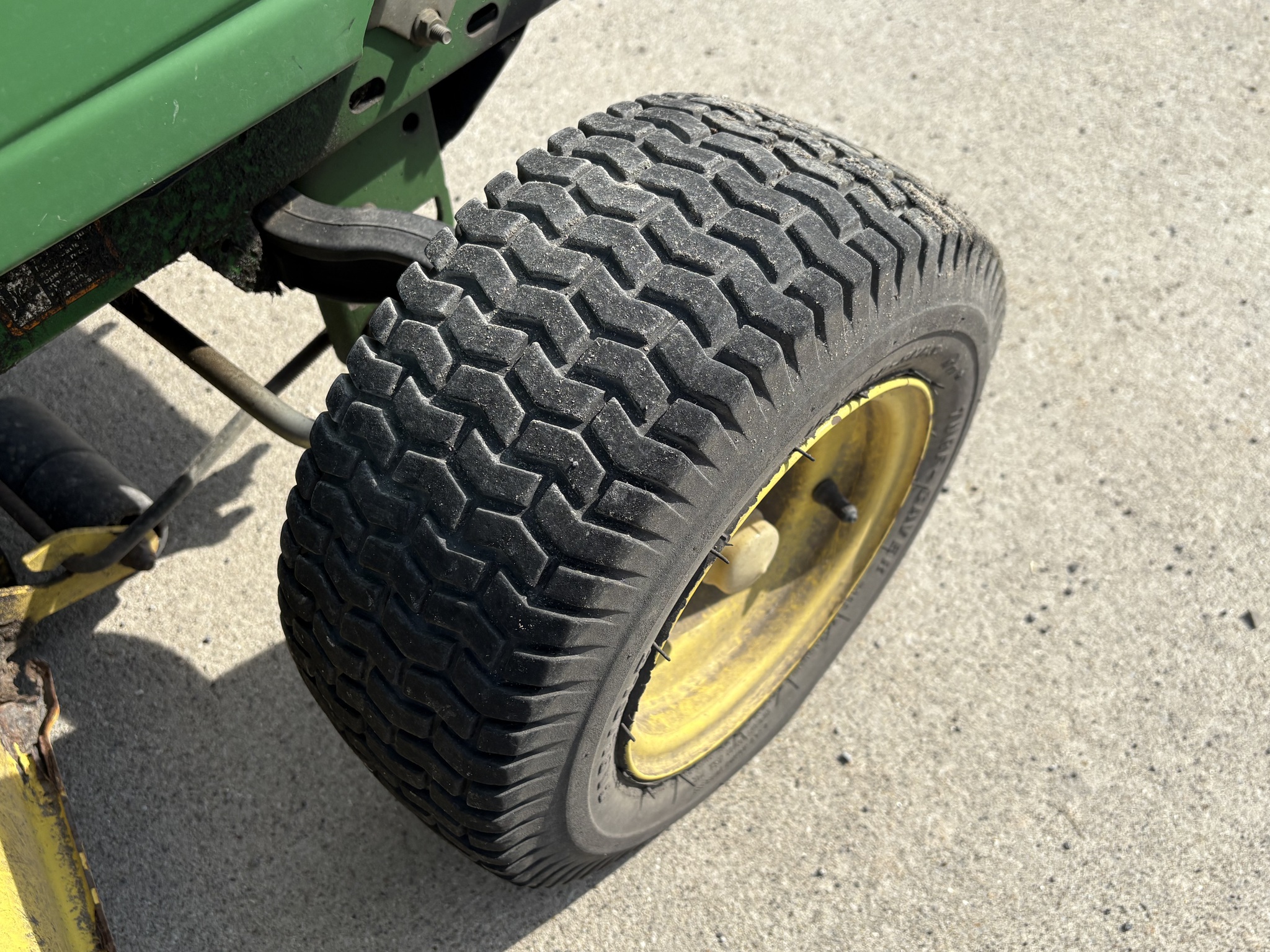 2004 John Deere LX280 Image 12