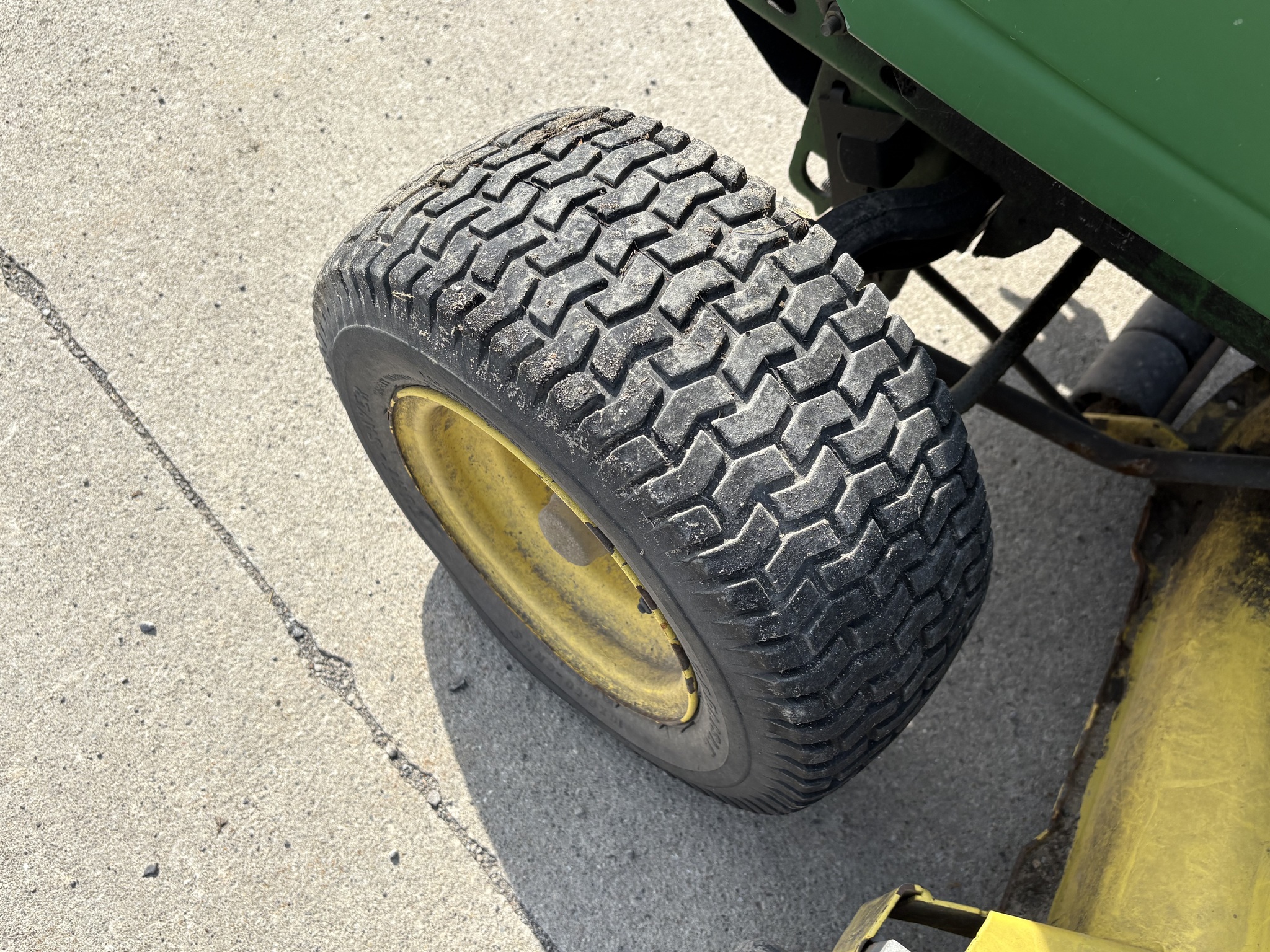 2004 John Deere LX280 Image 9