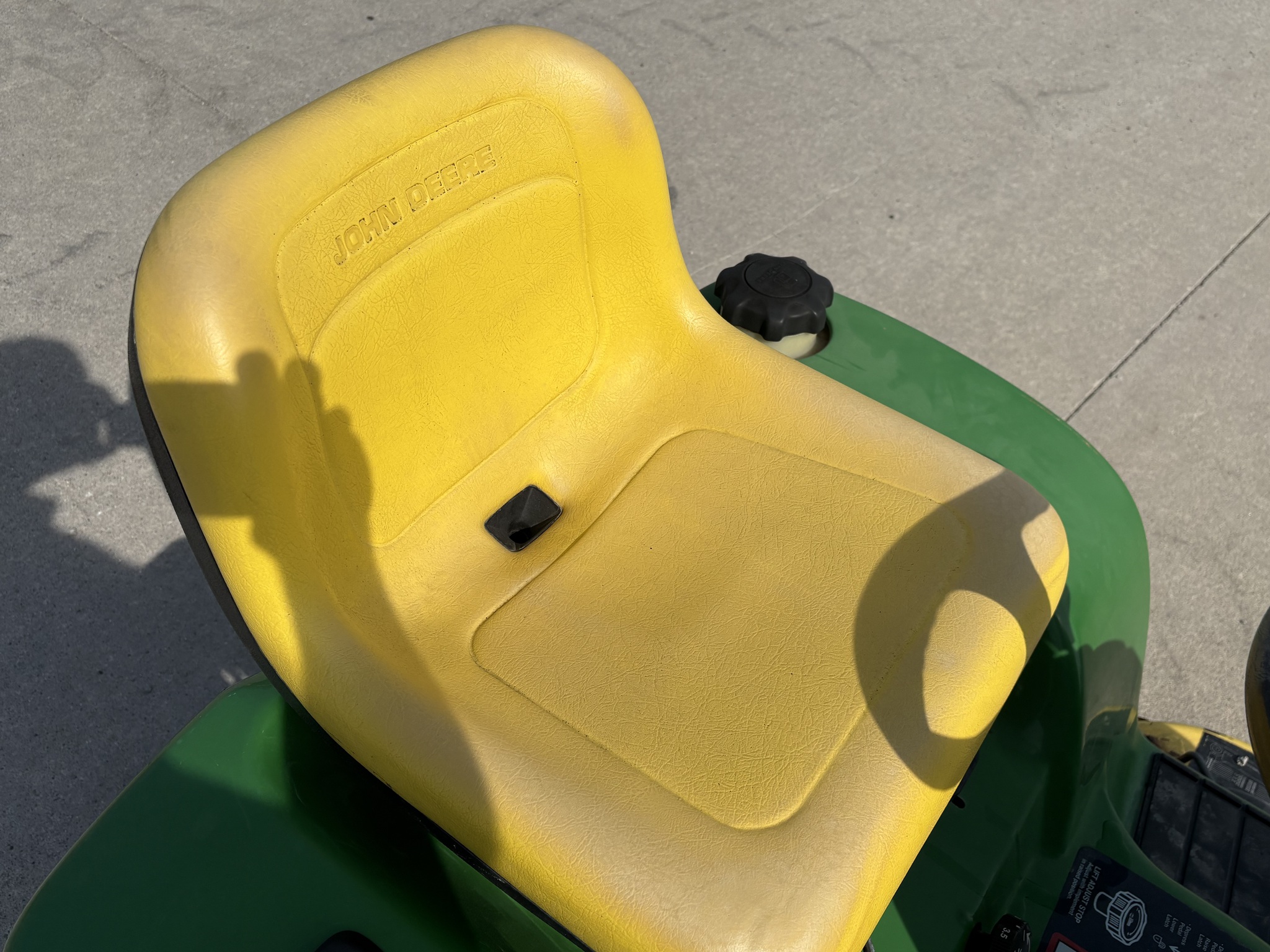 2004 John Deere LX280 Image 13