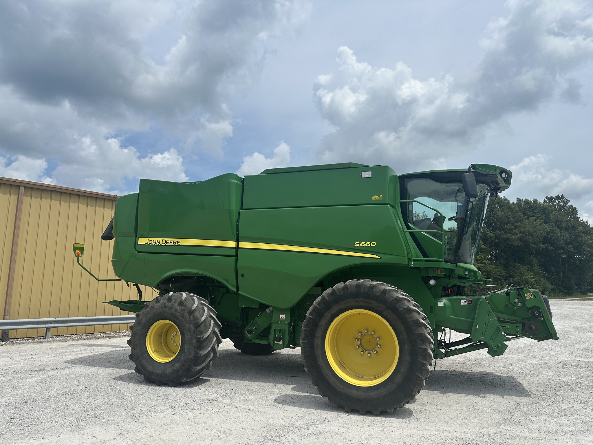 2014 John Deere S660 Image 2