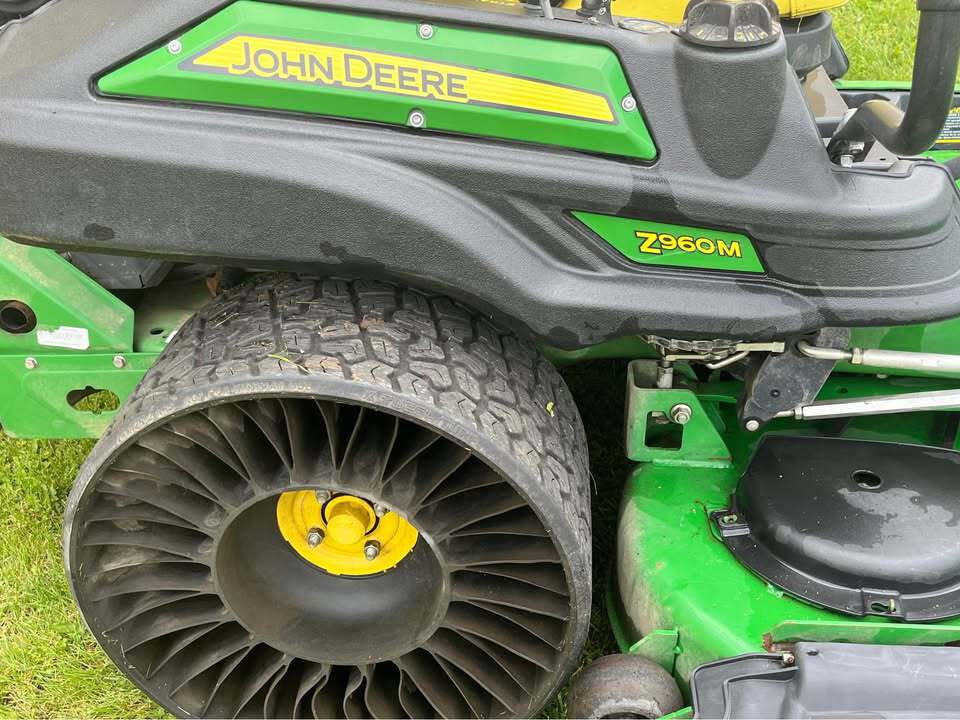 2021 John Deere Z960M Image 5