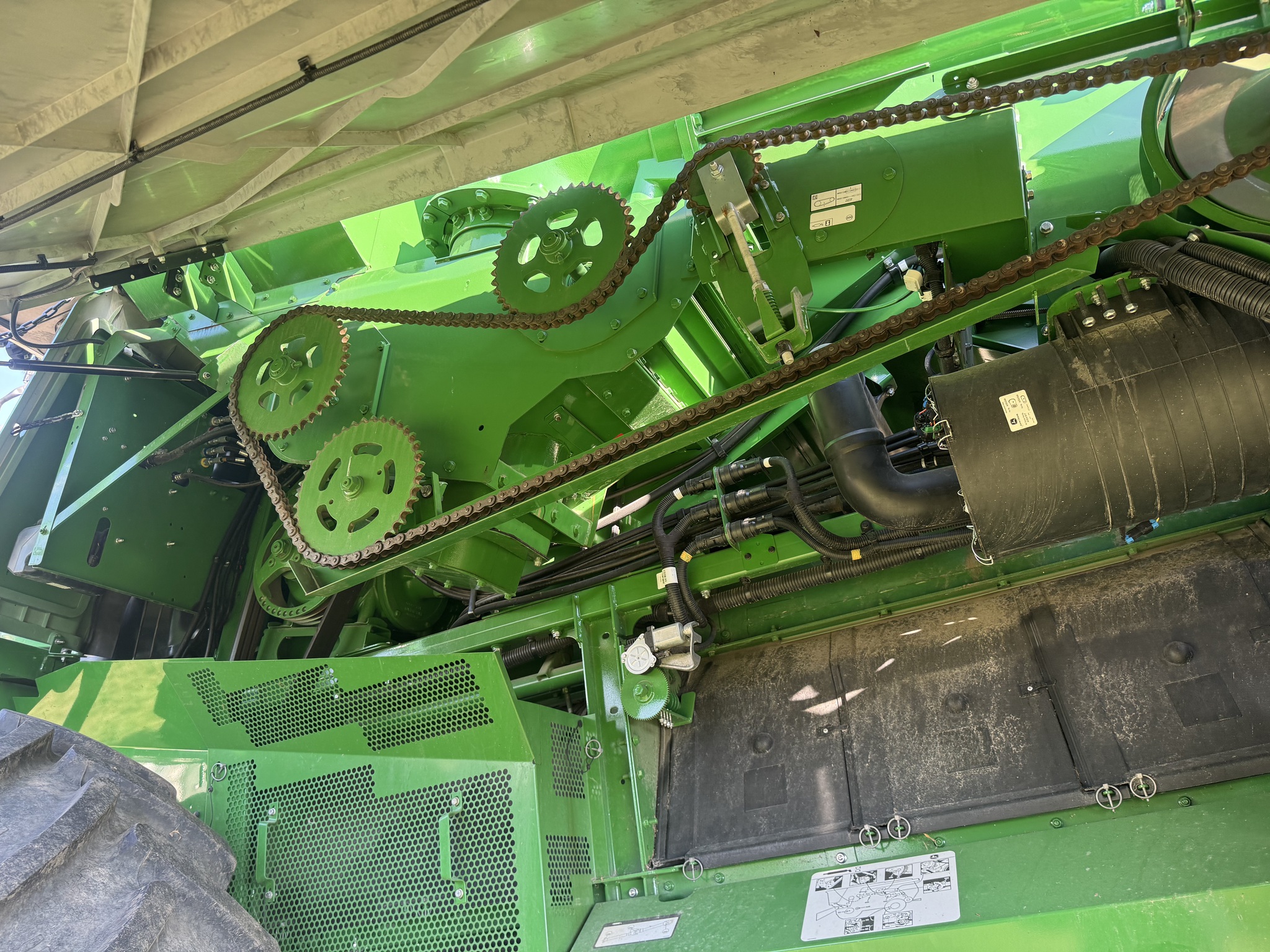  2024 John Deere S780 at Heritage Tractor in Monmouth, IL