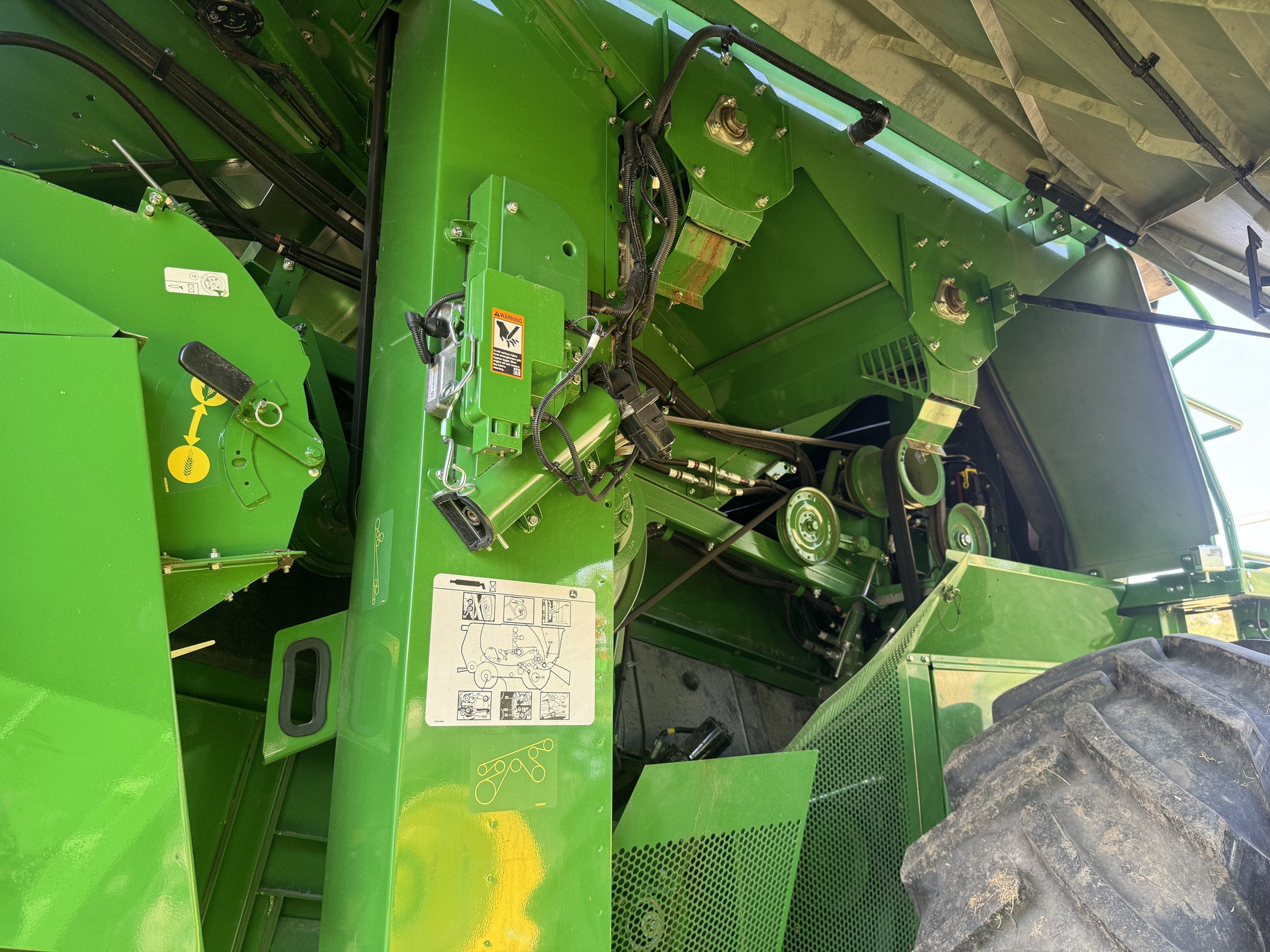  2024 John Deere S780 at Heritage Tractor in Monmouth, IL