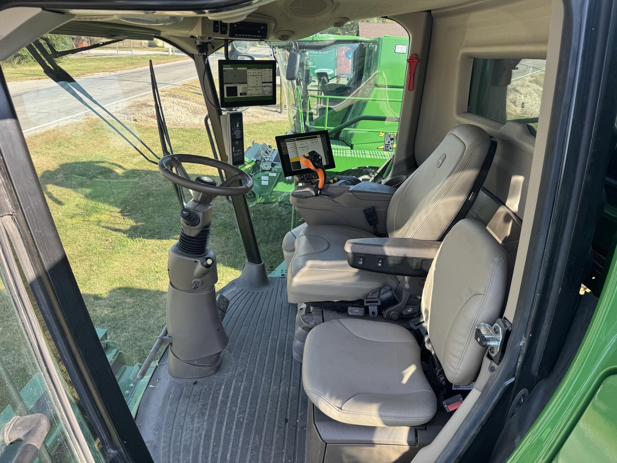  2024 John Deere S780 at Heritage Tractor in Monmouth, IL