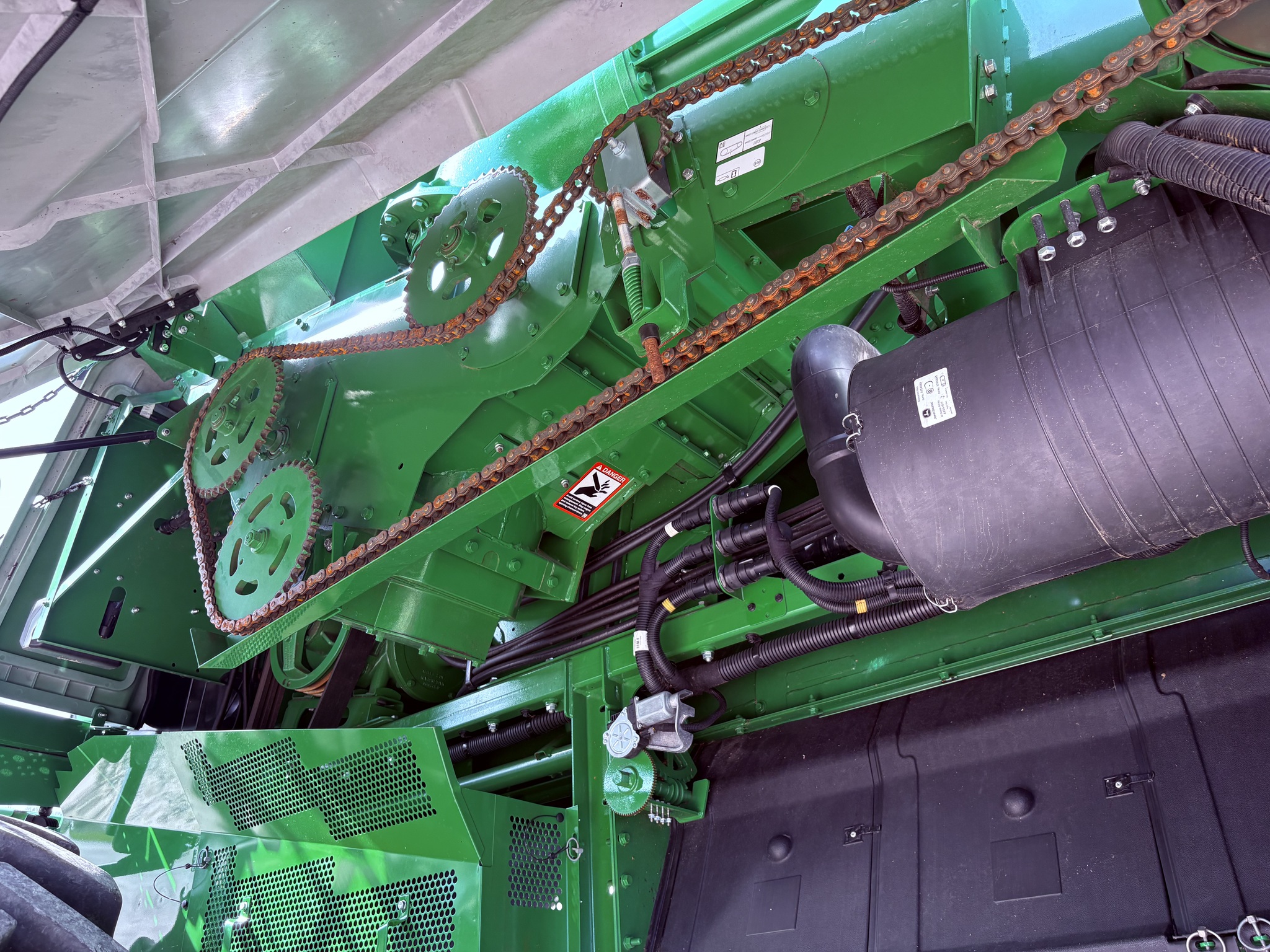  2024 John Deere S780 at Heritage Tractor in Kewanee, IL