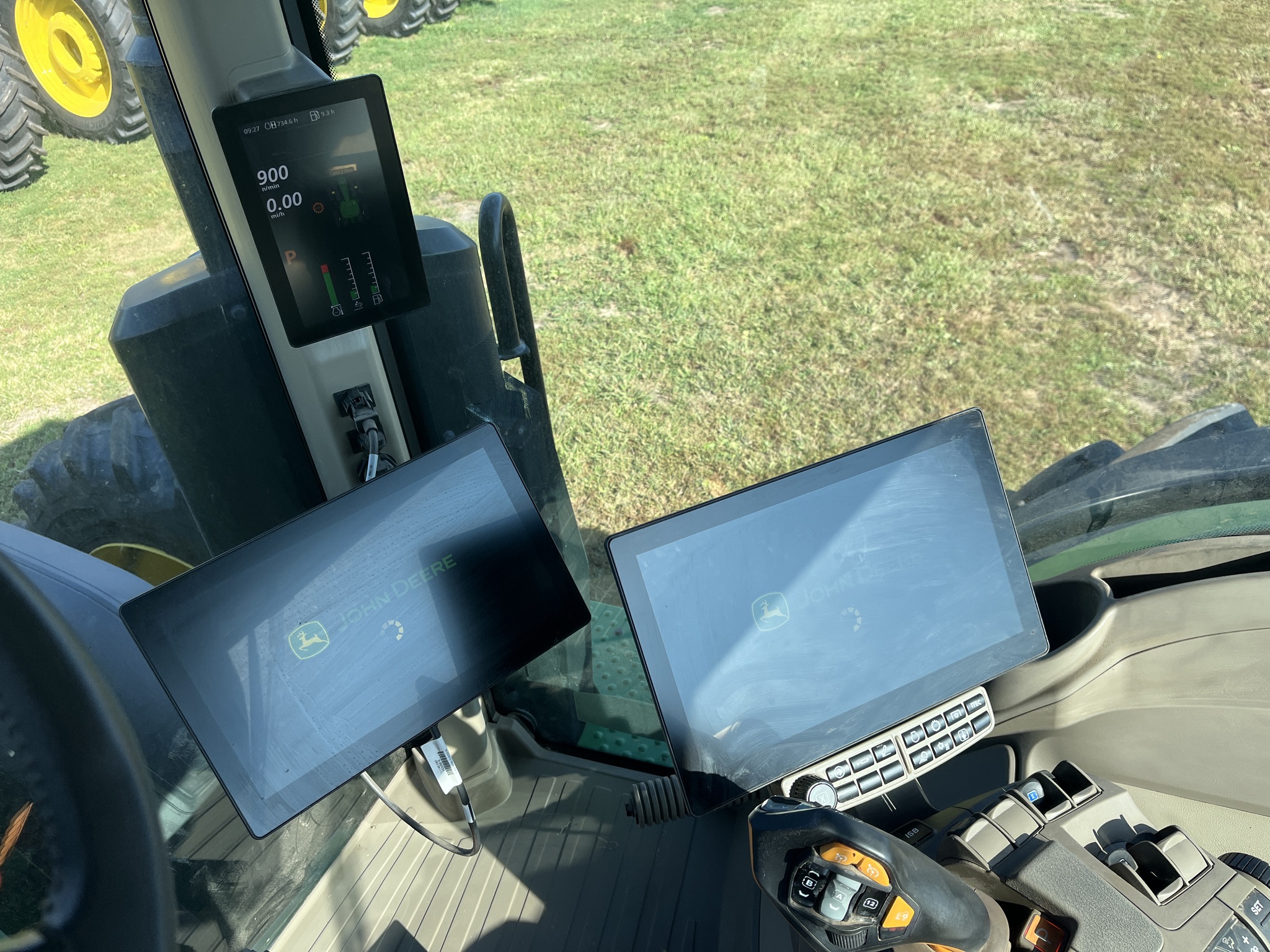  2024 John Deere 8R 370 at Heritage Tractor in Monmouth, IL