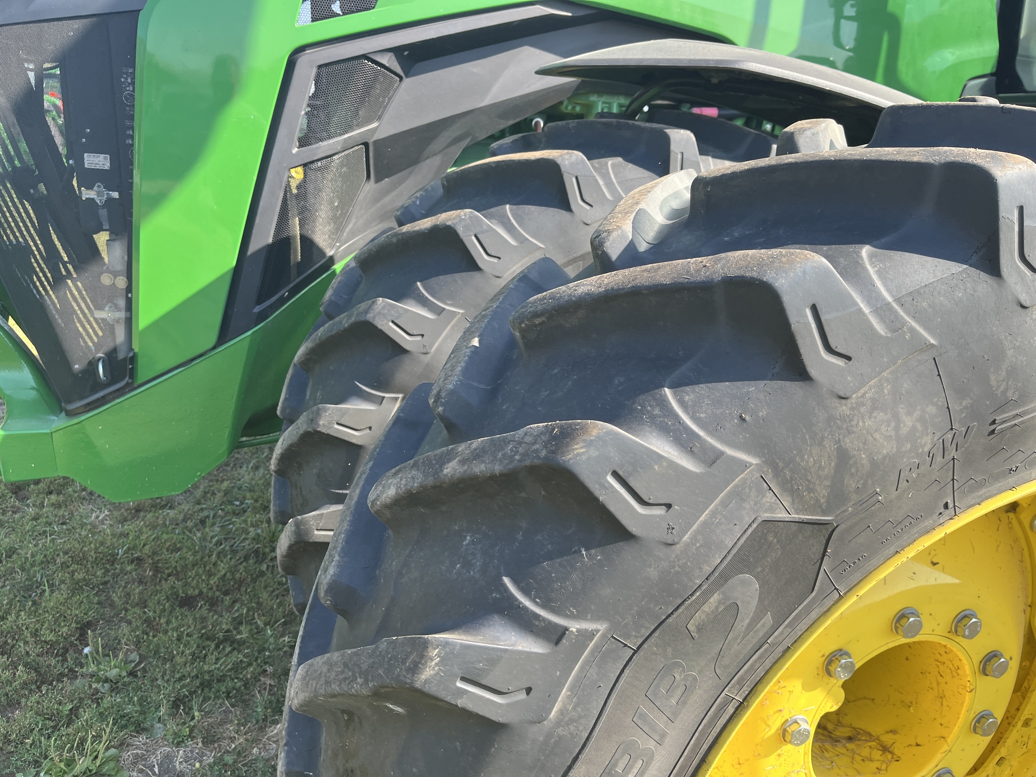  2024 John Deere 8R 370 at Heritage Tractor in Monmouth, IL