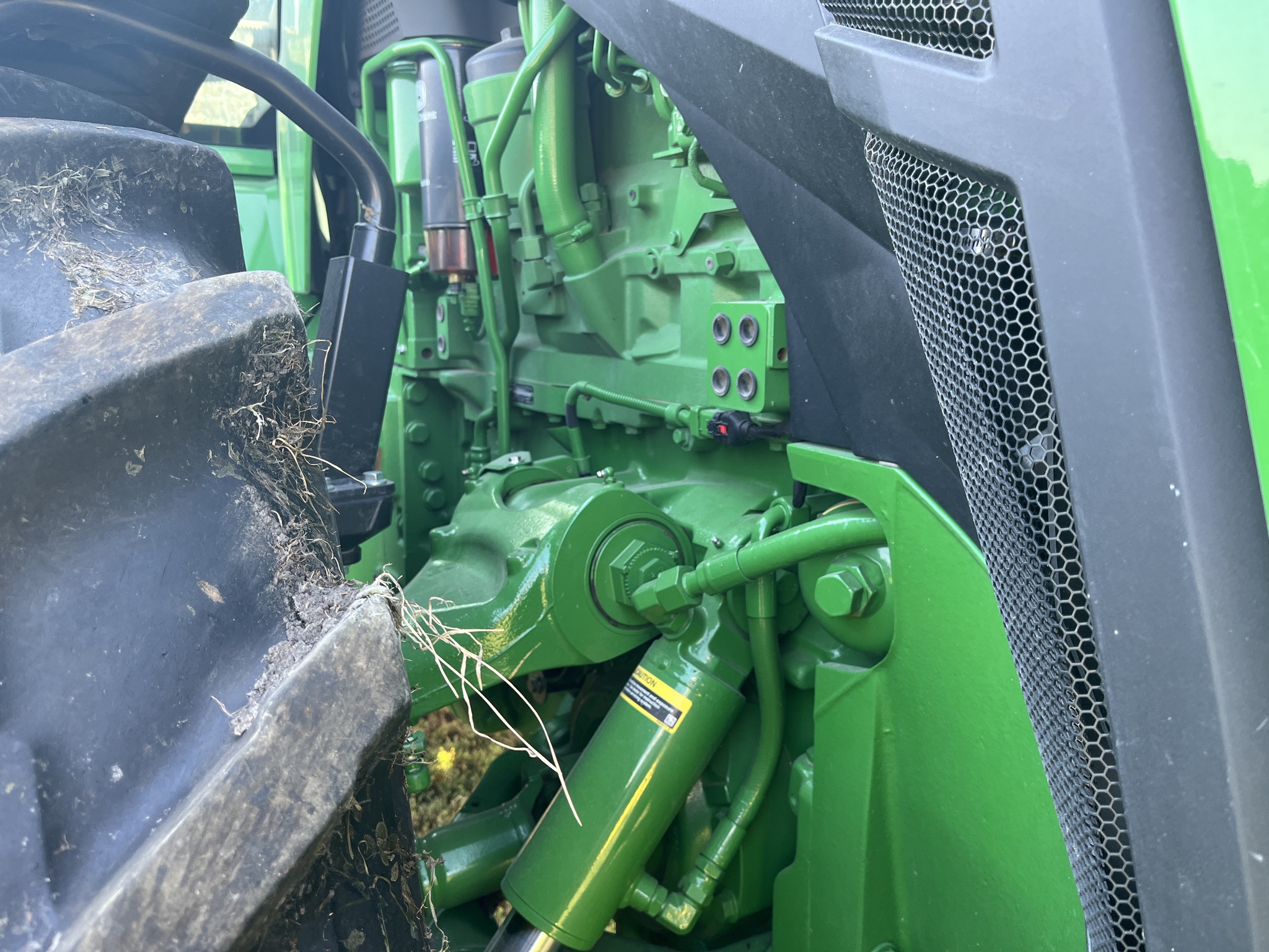  2024 John Deere 8R 370 at Heritage Tractor in Monmouth, IL