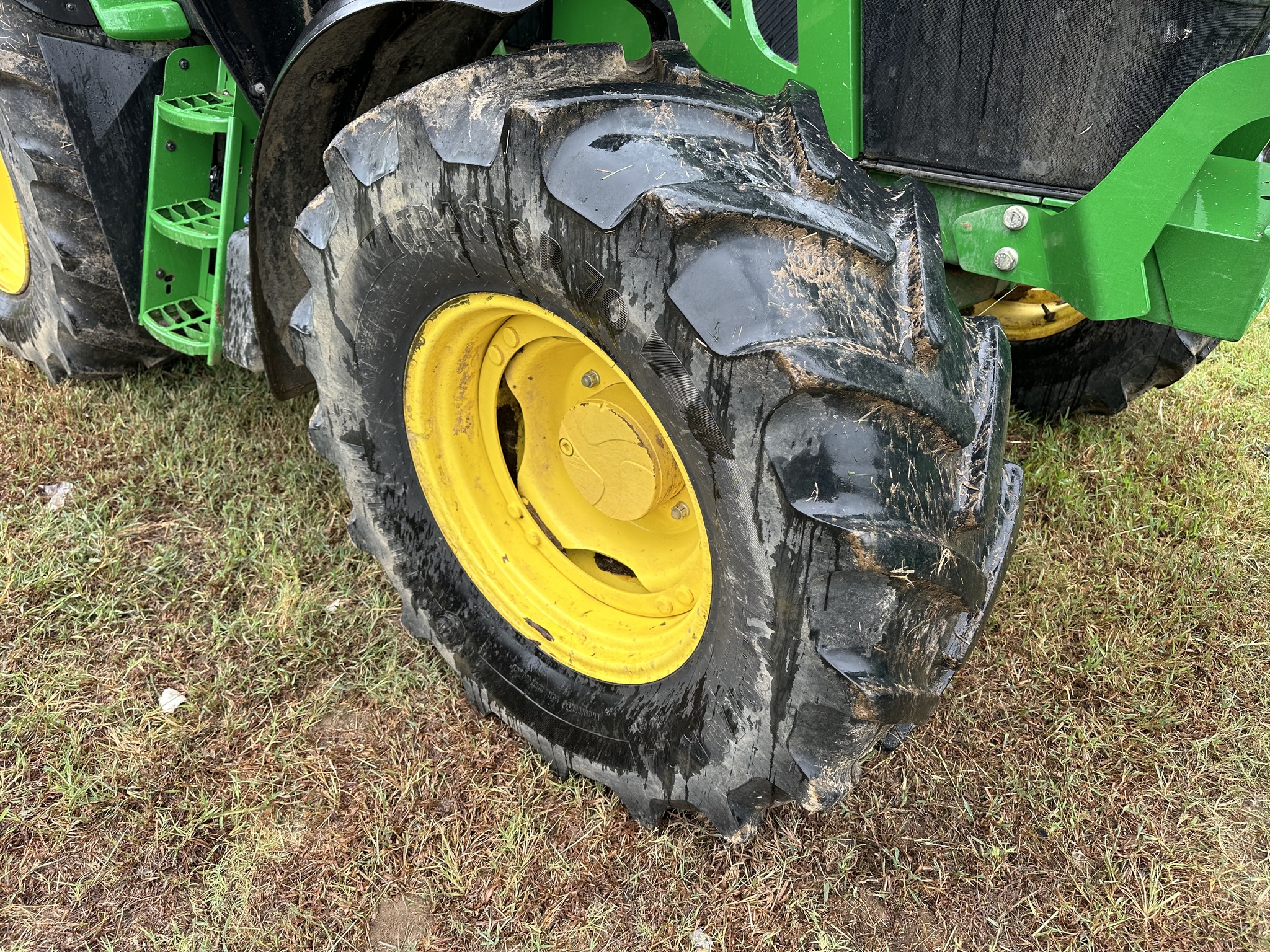 2020 John Deere 6120M Image 14