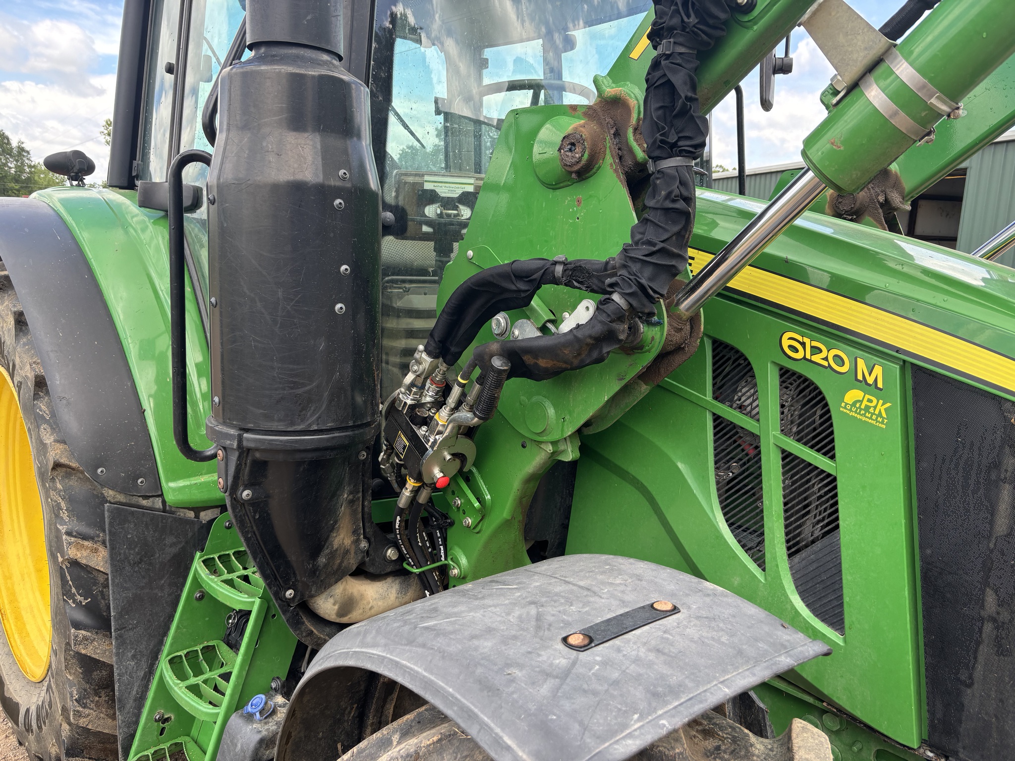 2020 John Deere 6120M Image 10