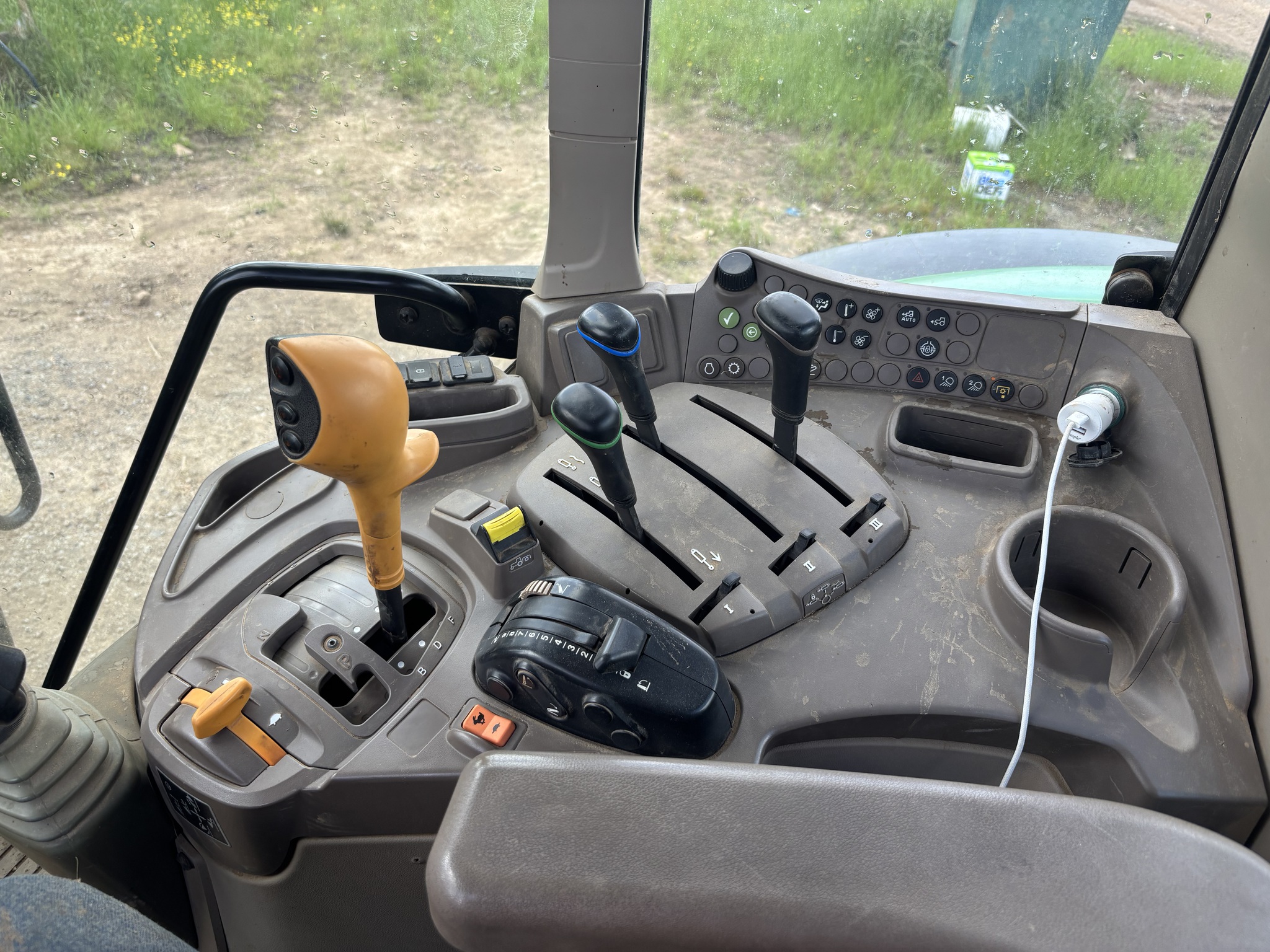 2020 John Deere 6120M Image 17