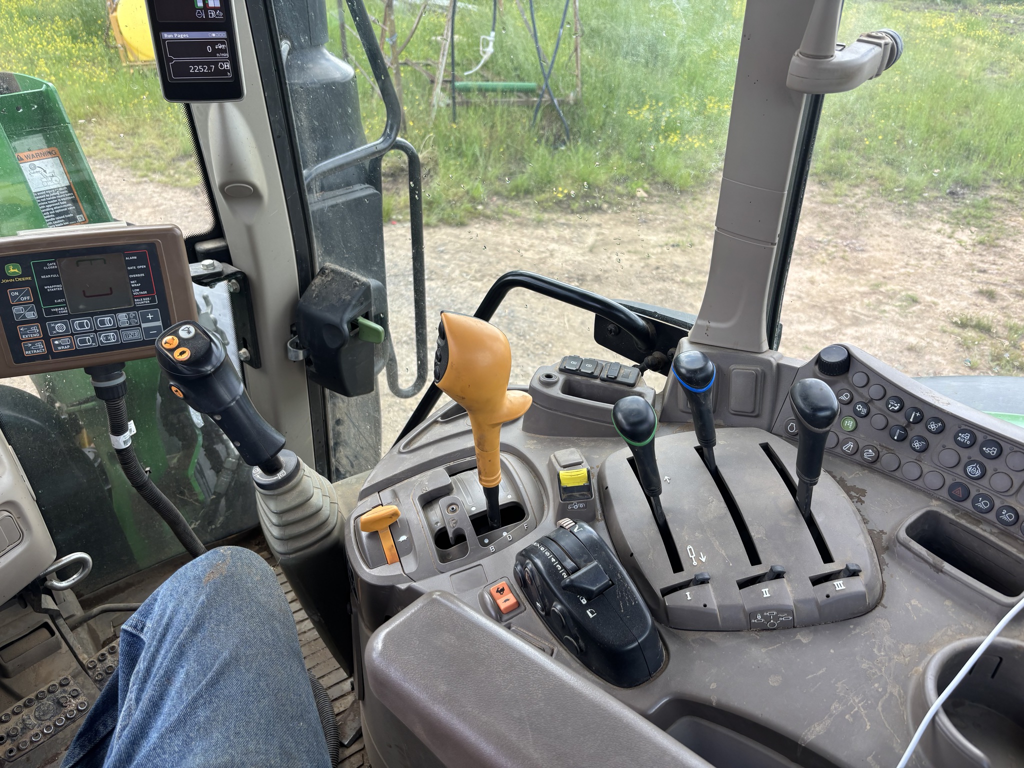 2020 John Deere 6120M Image 18