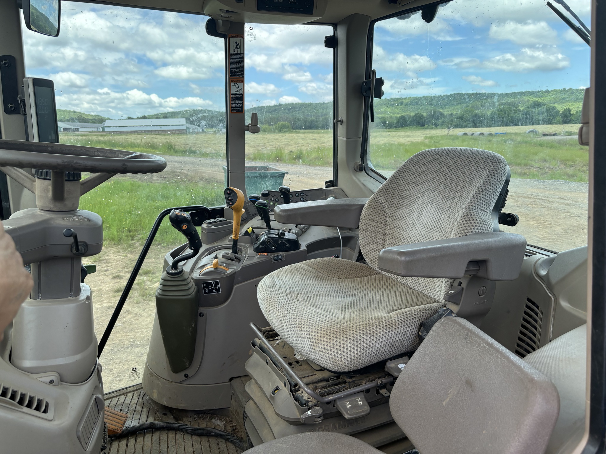 2020 John Deere 6120M Image 15