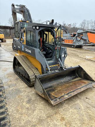 Photo of a 2023 John Deere 325G
