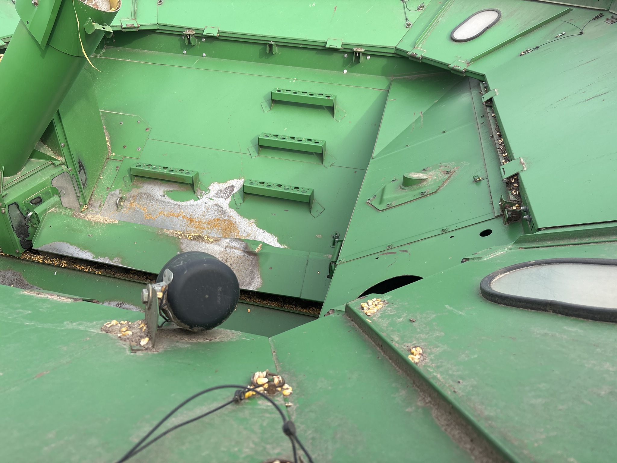 Used 2000 John Deere 9650 STS Combines at Koenig Equipment in Franklin, IN - PhotoXL31