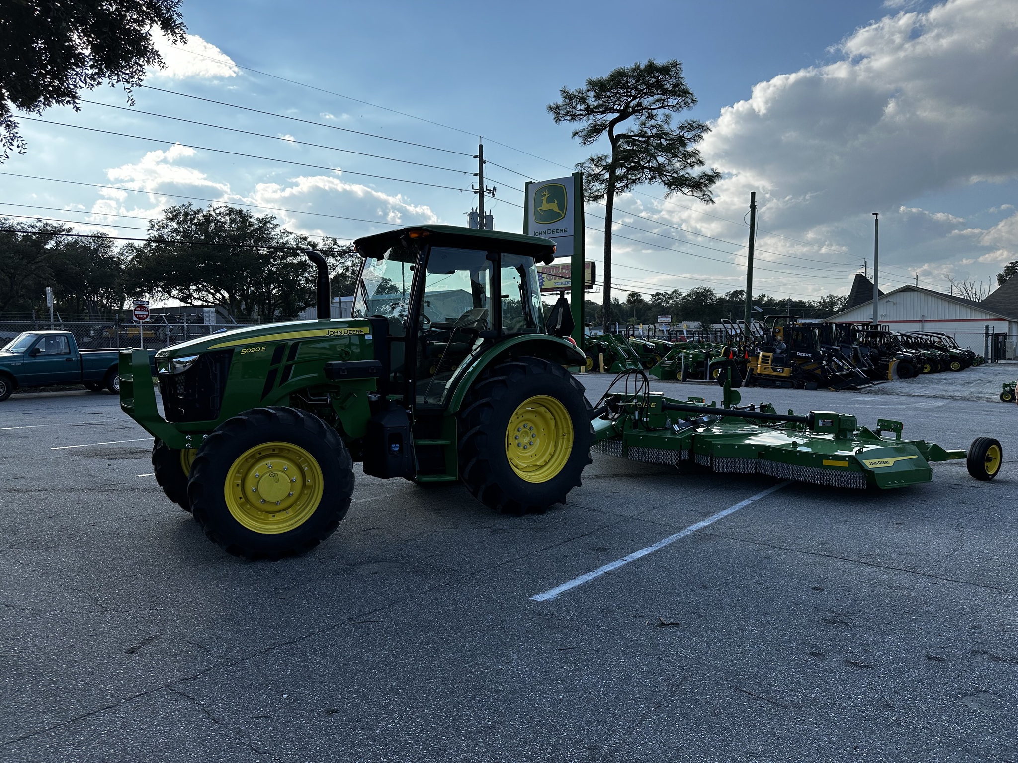 2025 John Deere 5090E Image 2