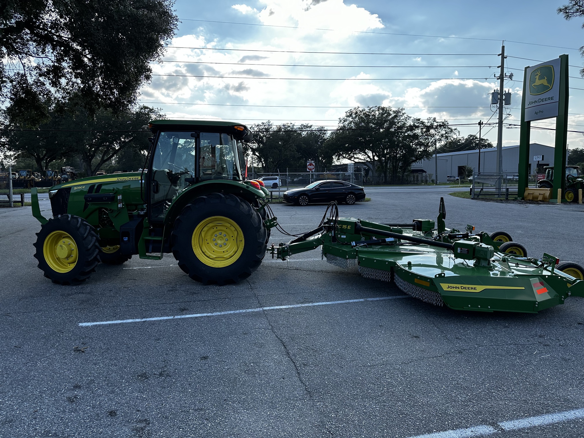 2025 John Deere 5090E Image 9