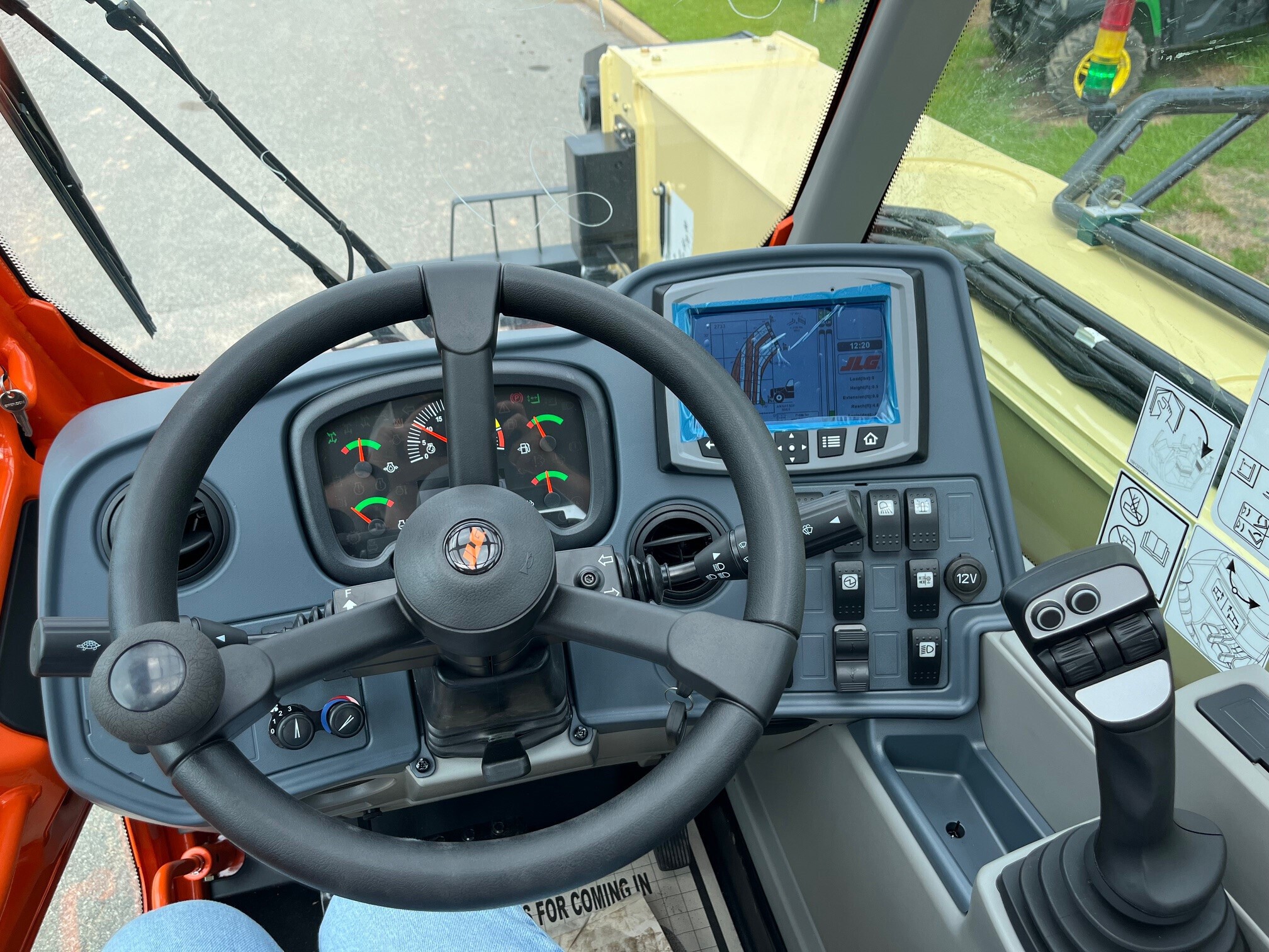 2025 JLG 2733 Image 5