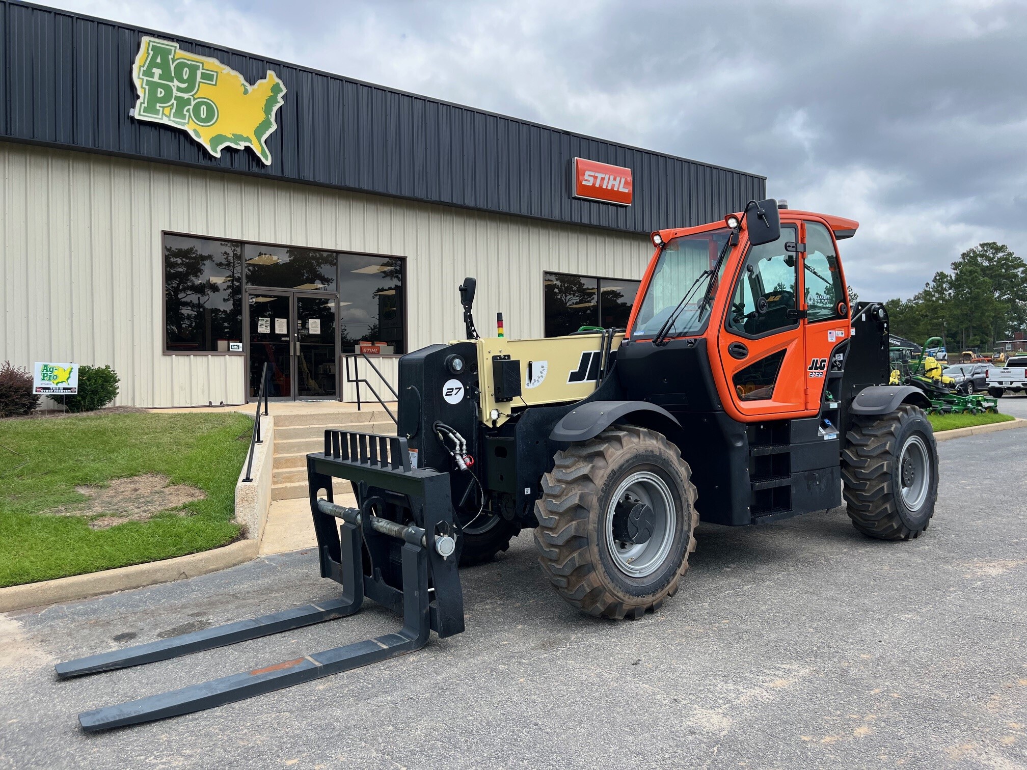 2025 JLG 2733 Image 1
