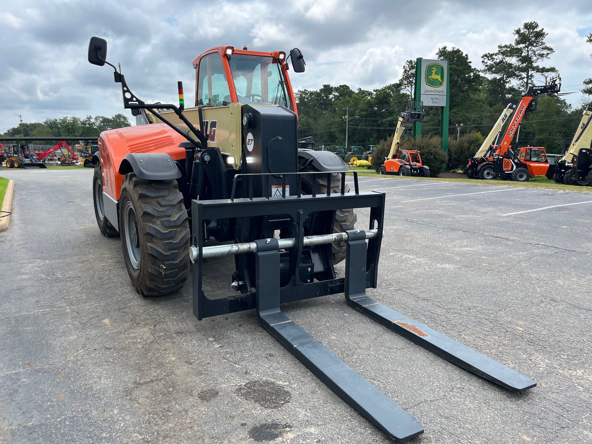 2025 JLG 2733 Image 3