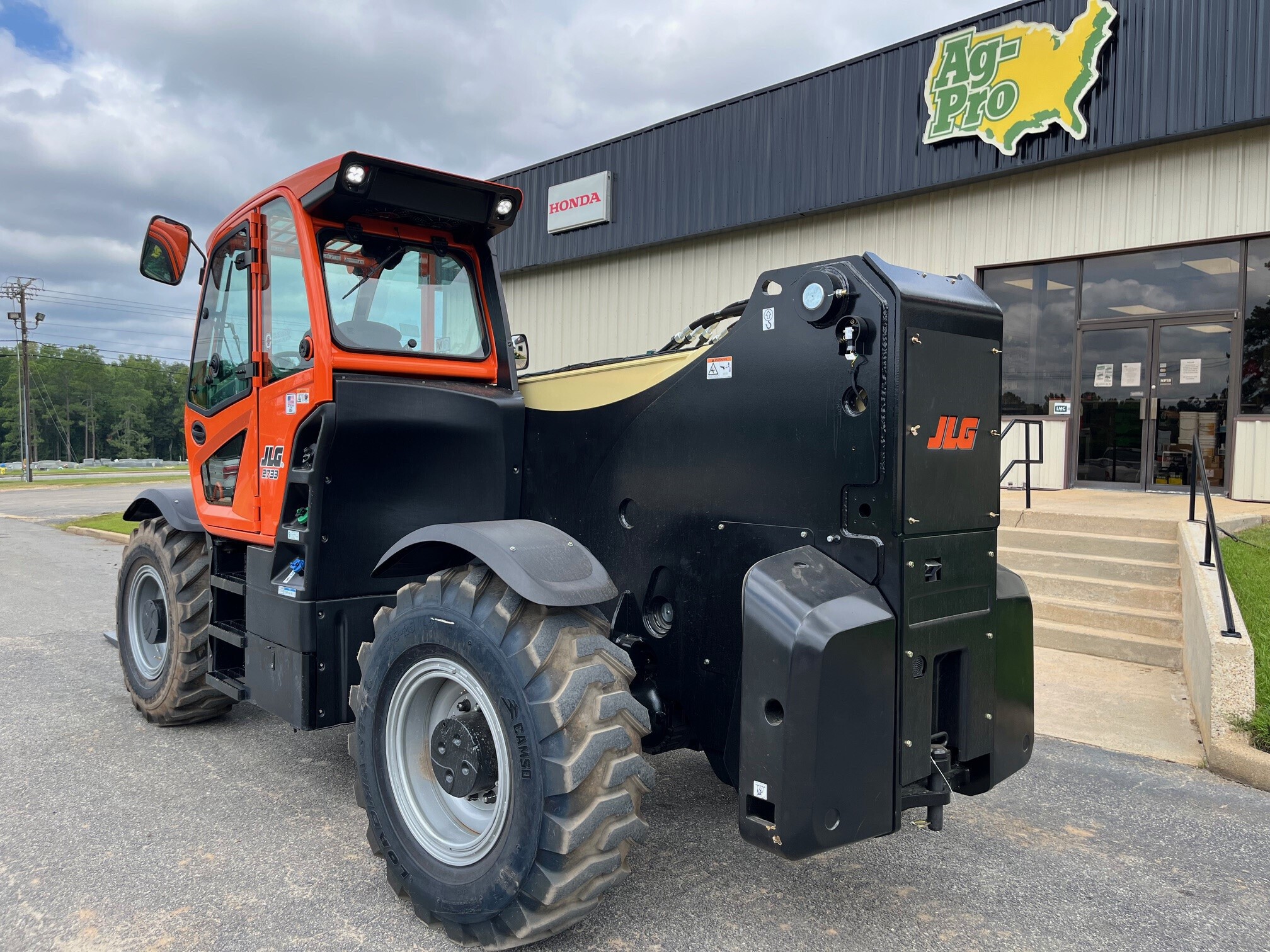 2025 JLG 2733 Image 2