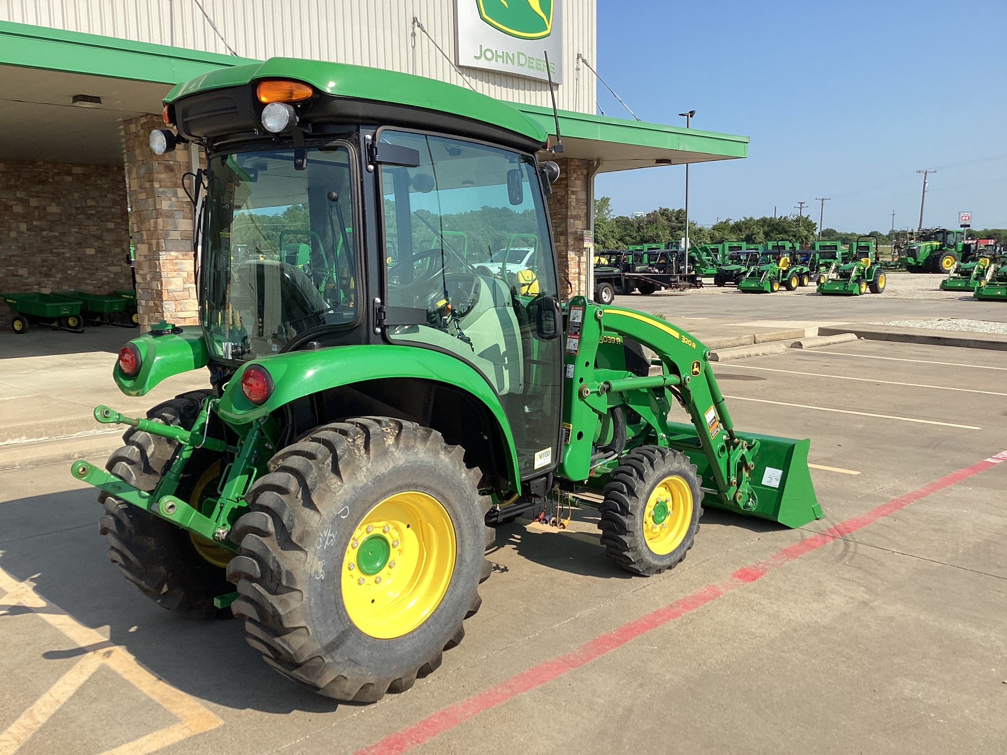 2020 John Deere 3039R Image 6