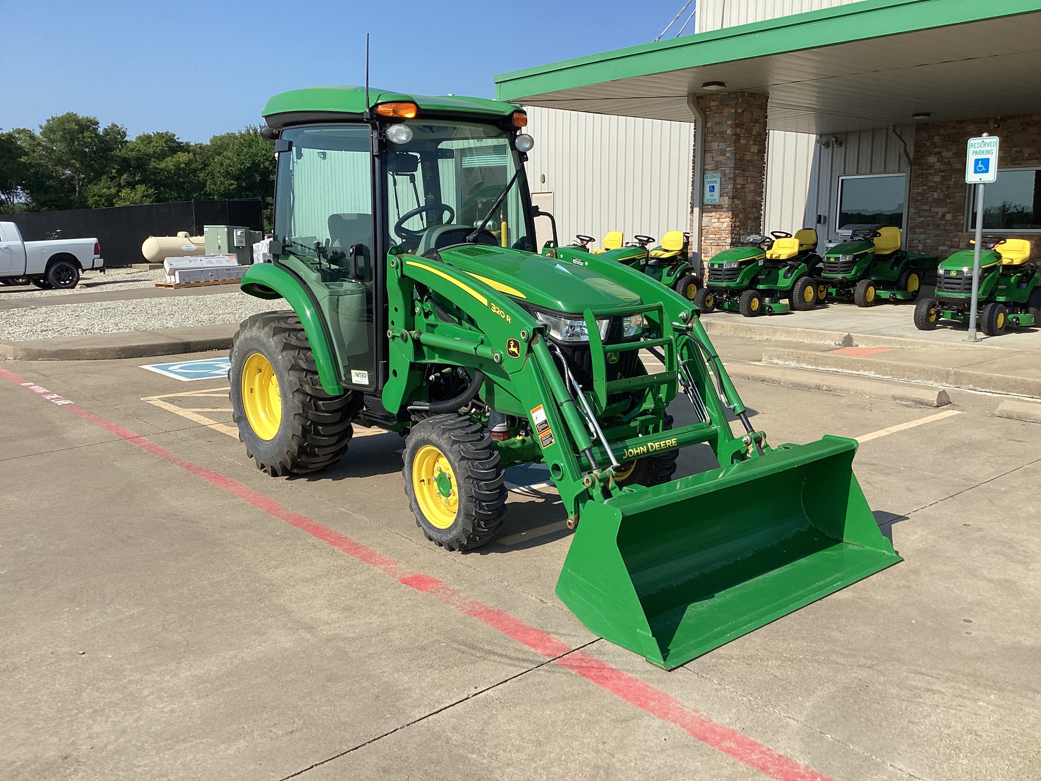 2020 John Deere 3039R Image 4