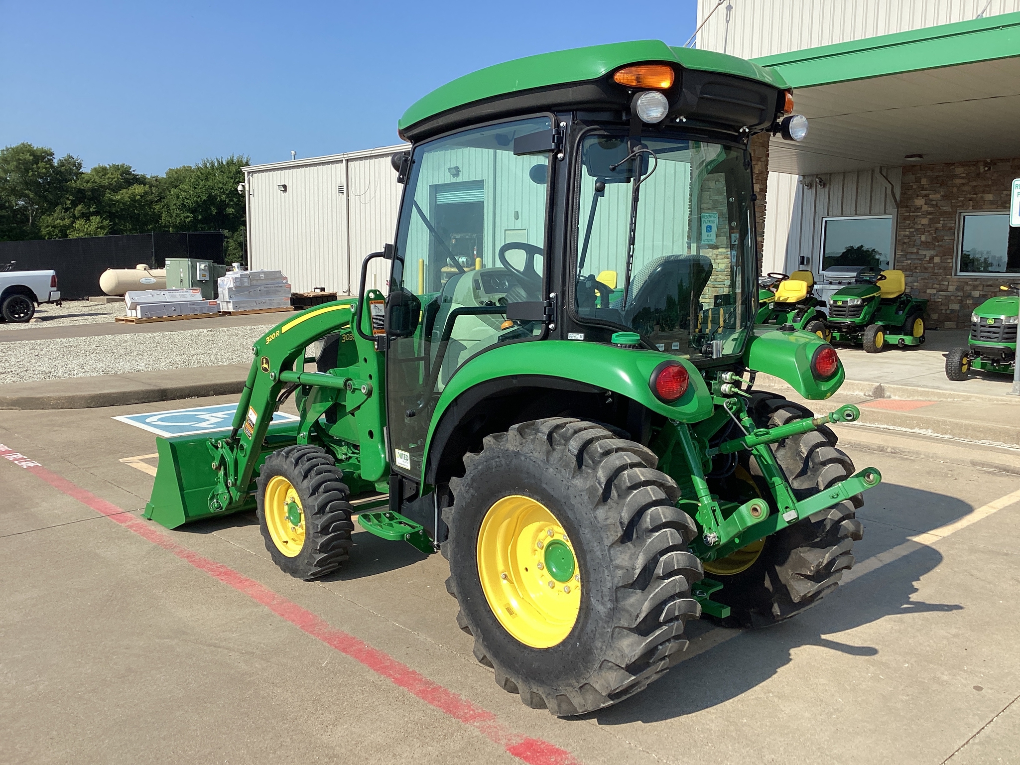2020 John Deere 3039R Image 8