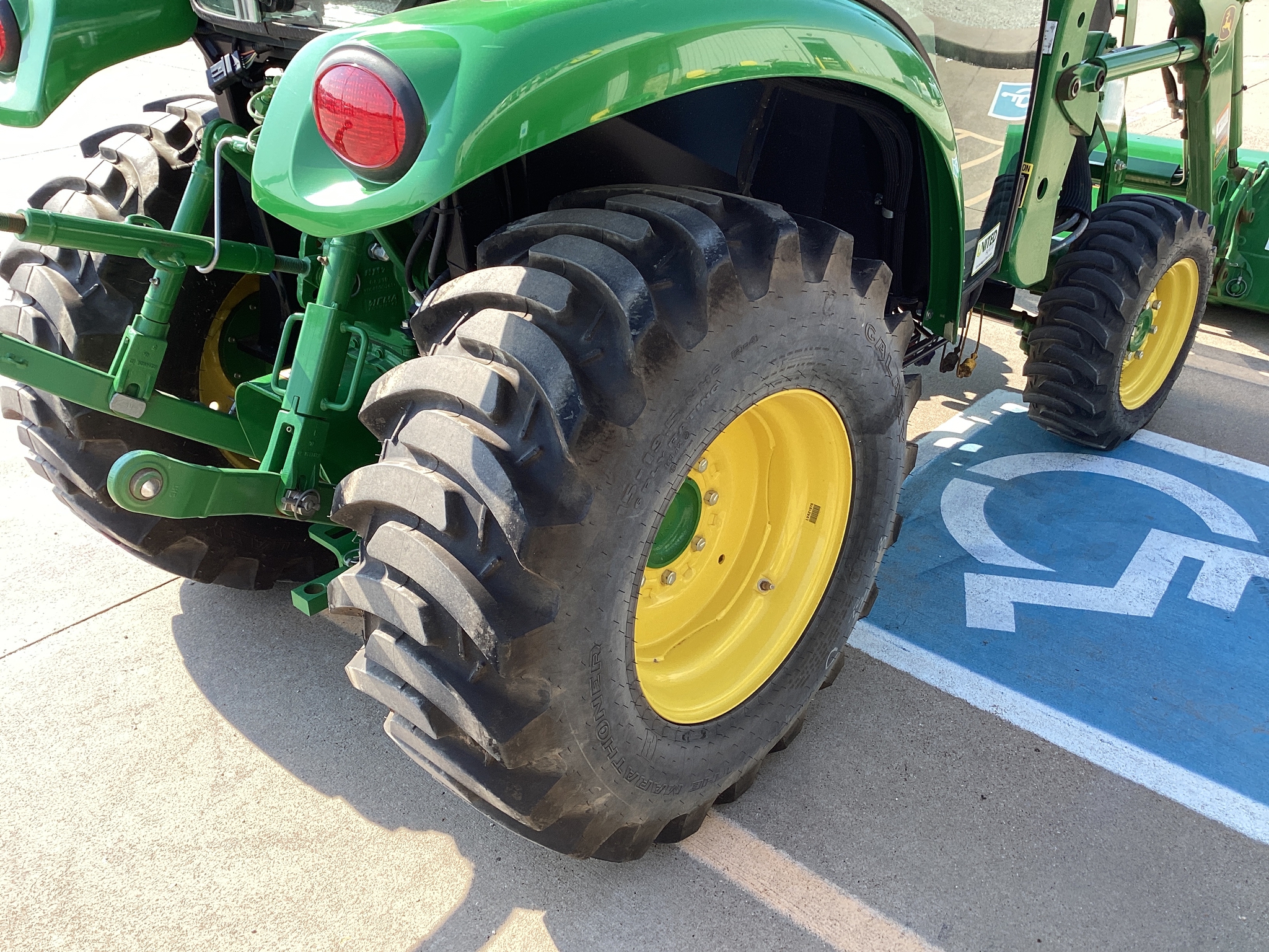 2020 John Deere 3039R Image 16