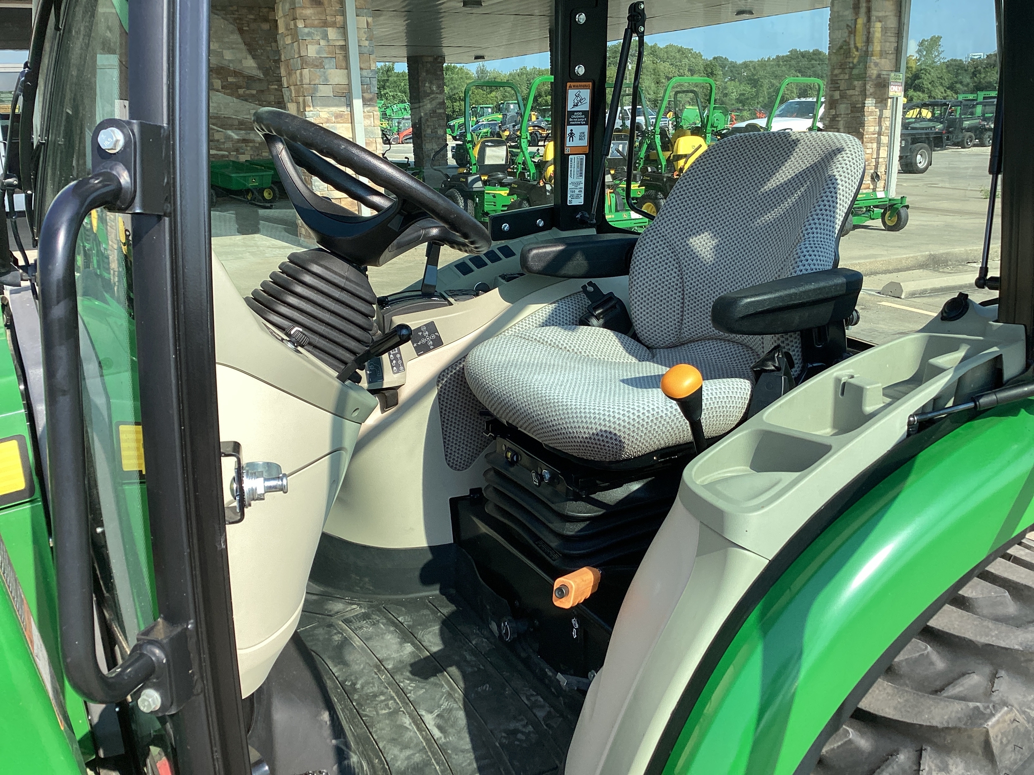 2020 John Deere 3039R Image 10