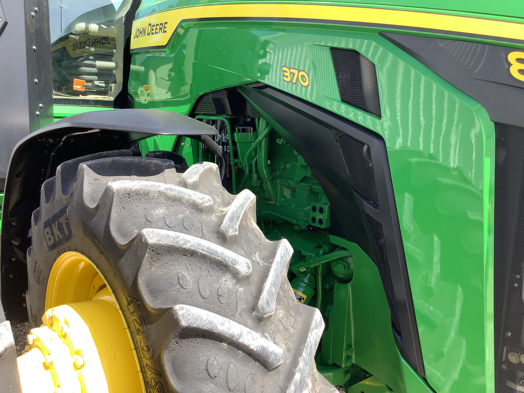 2024 John Deere 8R 370 Image 32