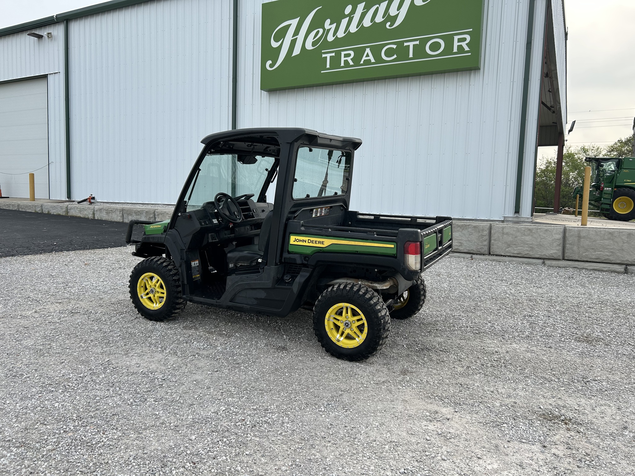  2023 John Deere XUV 835M at Heritage Tractor in Joplin, MO
