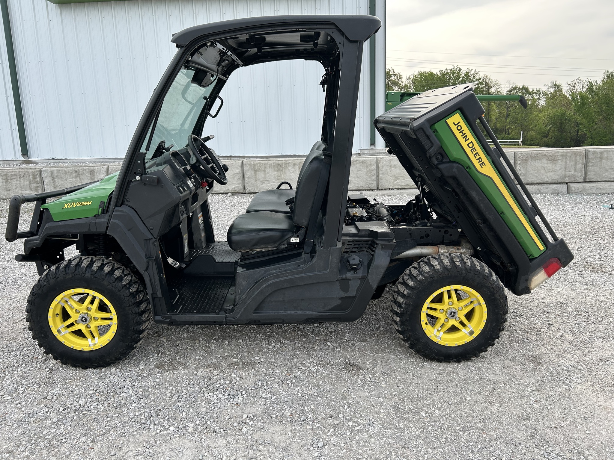  2023 John Deere XUV 835M at Heritage Tractor in Joplin, MO