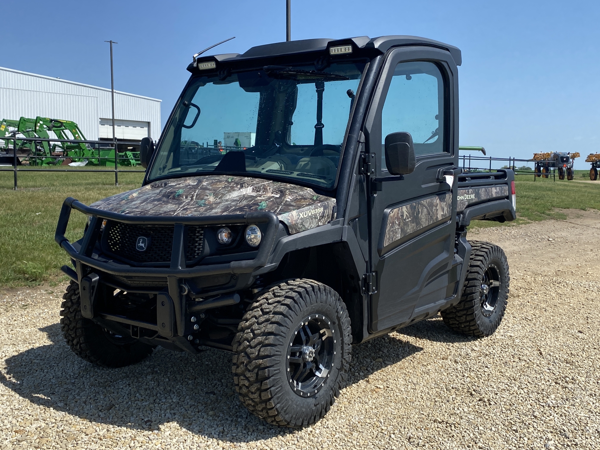 2024 John Deere XUV 835R Image 1