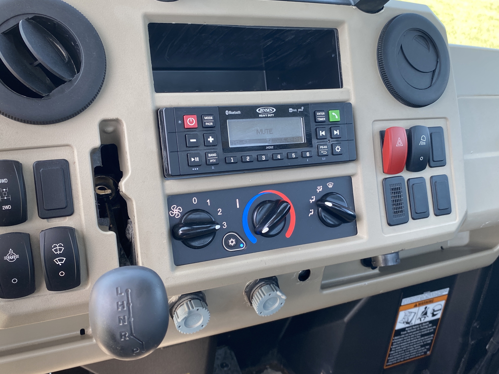 2024 John Deere XUV 835R Image 10