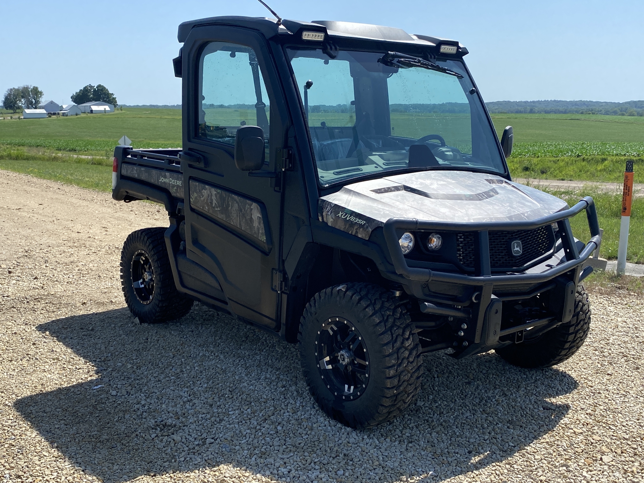 2024 John Deere XUV 835R Image 3