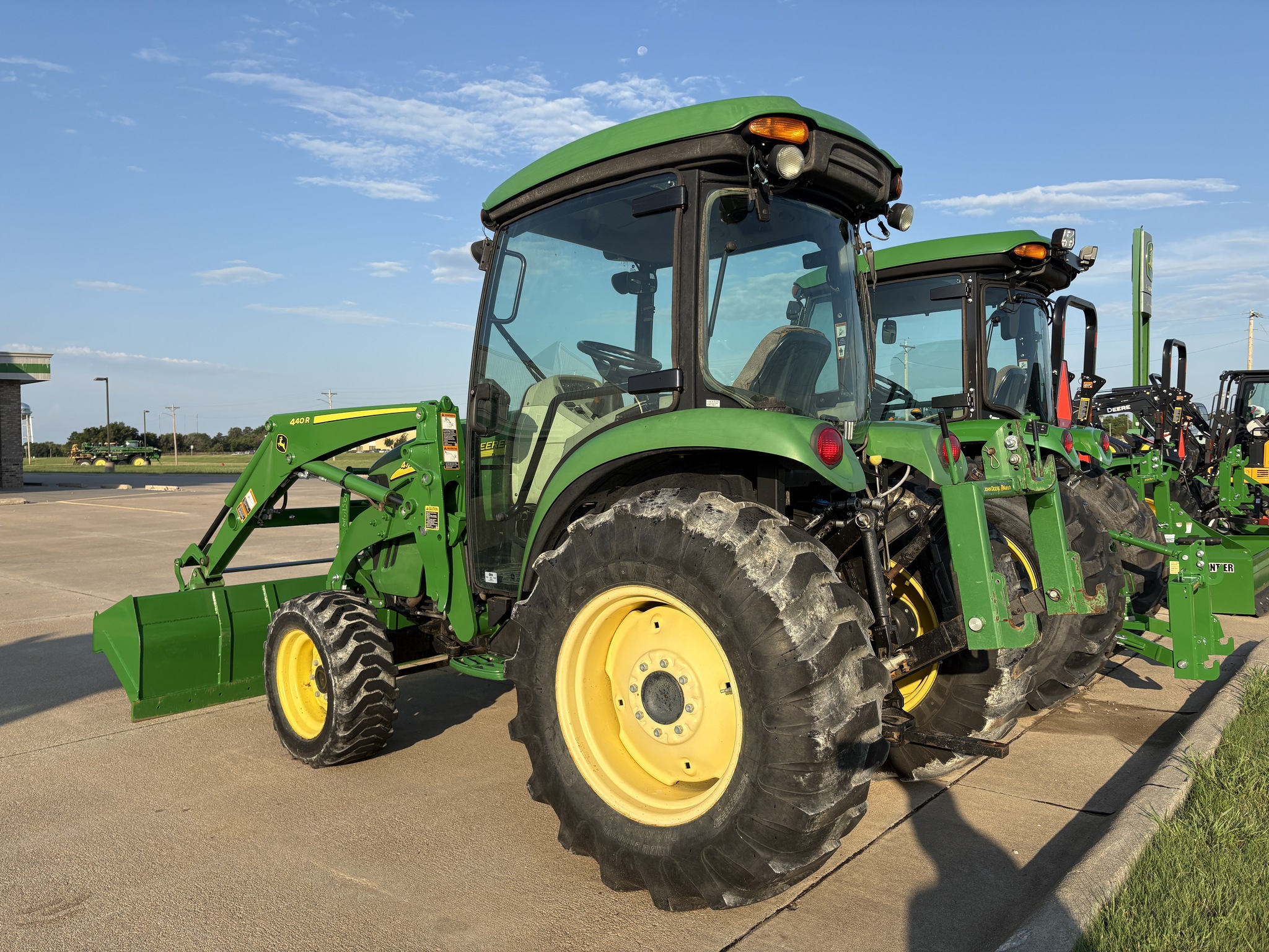 2011 John Deere 4720 Image 2