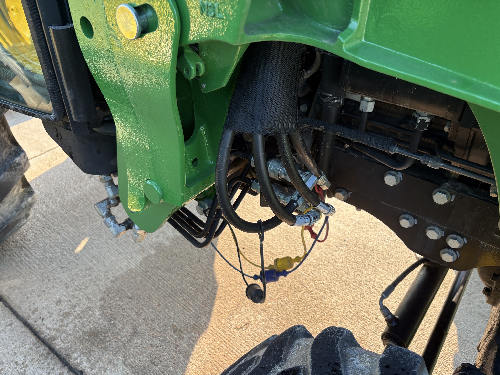 2011 John Deere 4720 Image 6