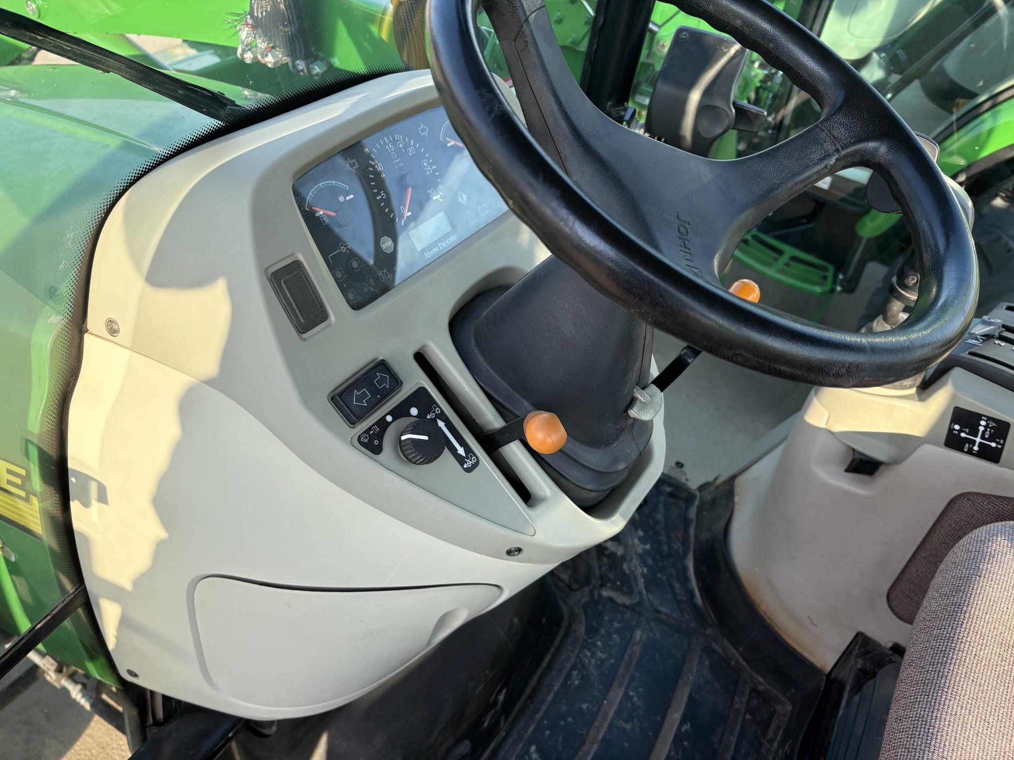 2011 John Deere 4720 Image 10