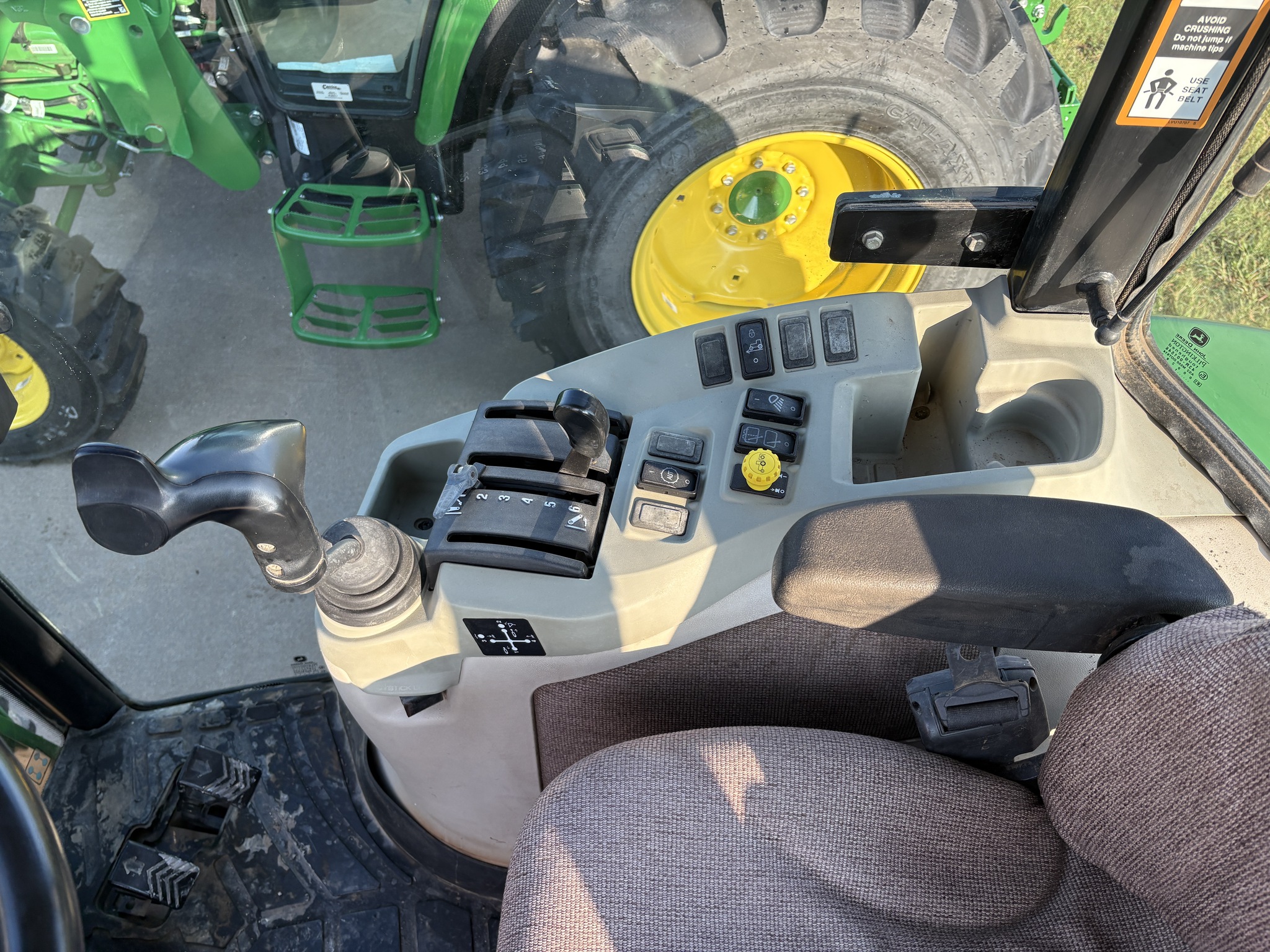 2011 John Deere 4720 Image 9