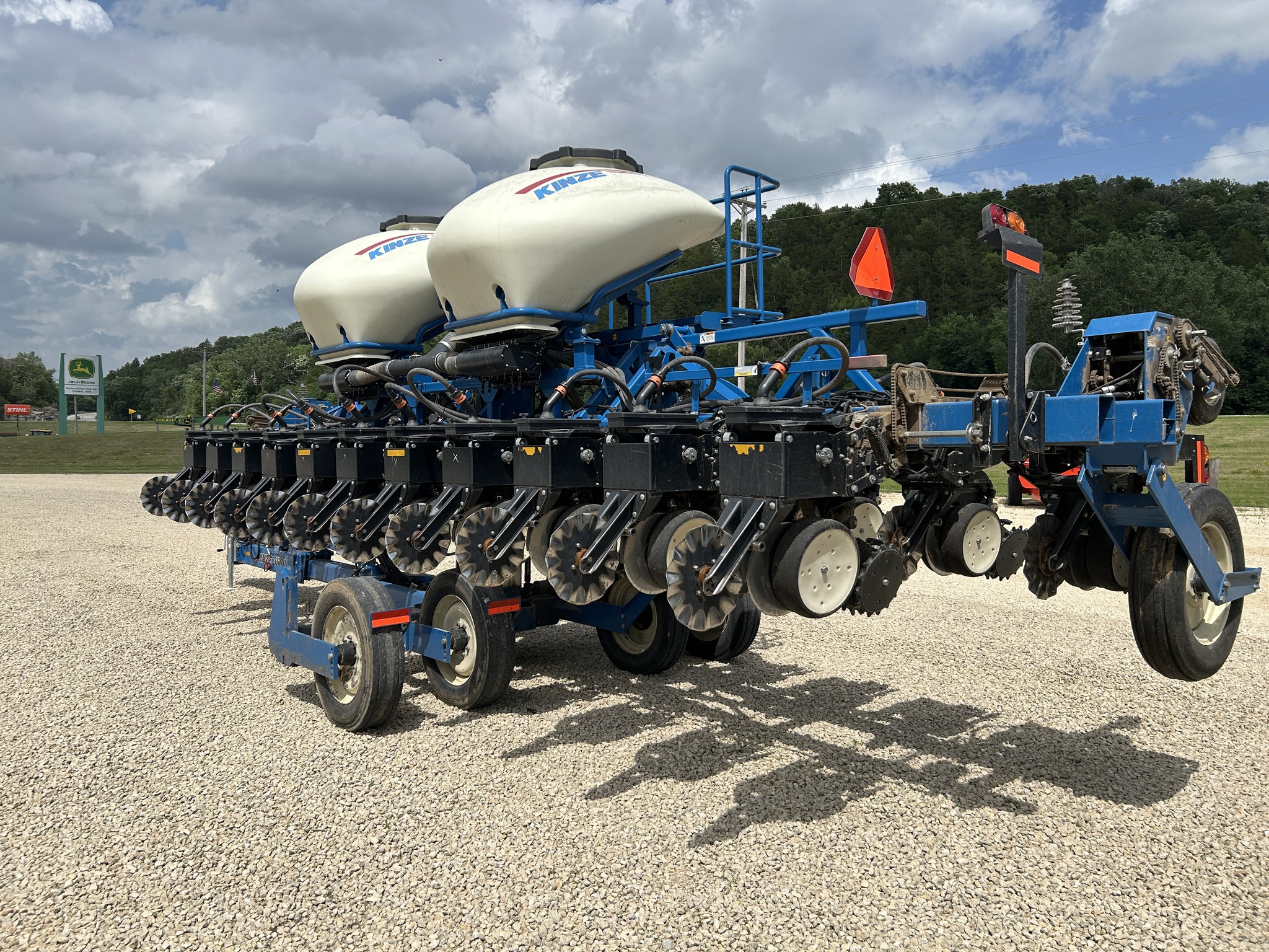 2013 Kinze 3600 Image 3