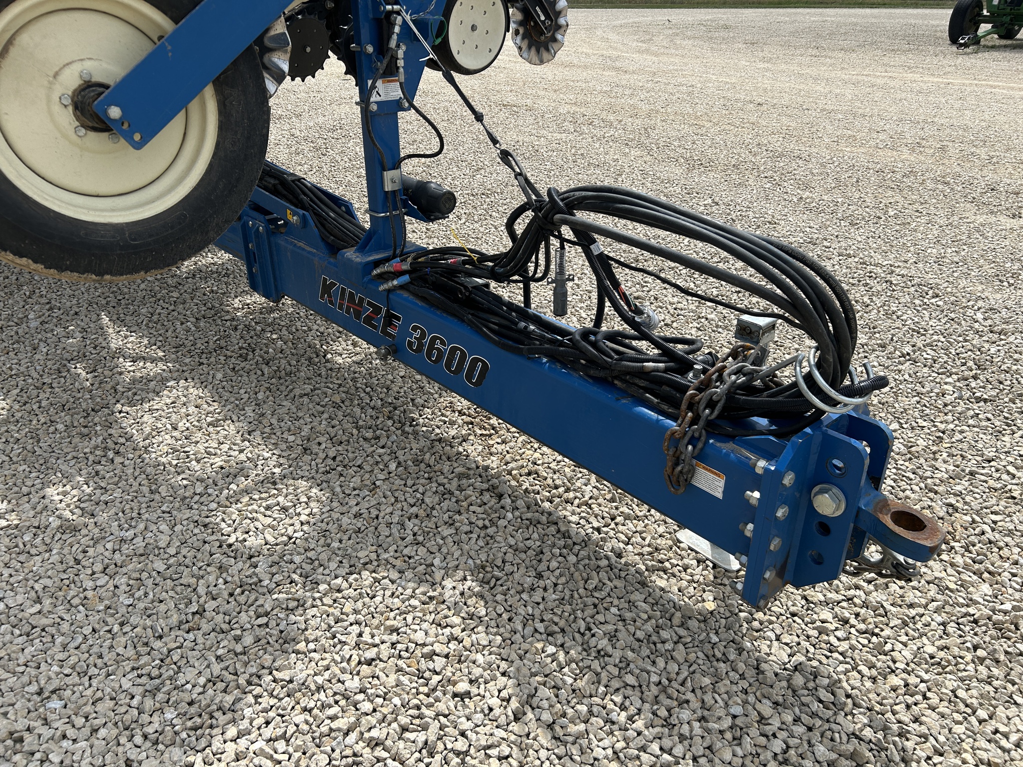 2013 Kinze 3600 Image 4