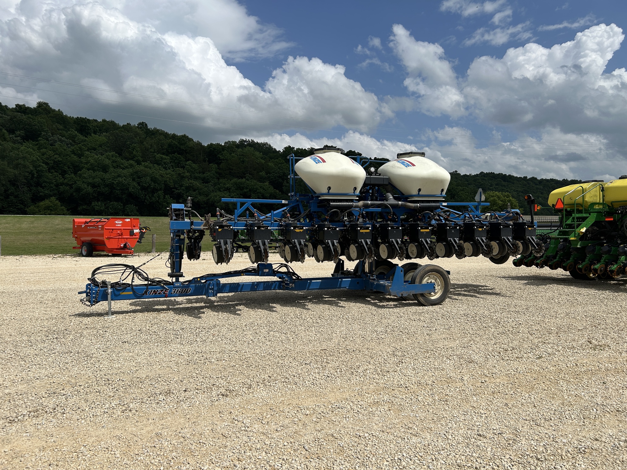 2013 Kinze 3600 Image 2